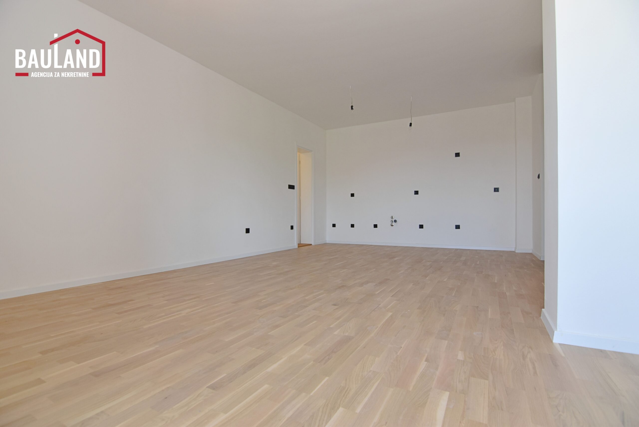 3 poslovni prostor za najam 81m2 II sprat lift parking mjesto