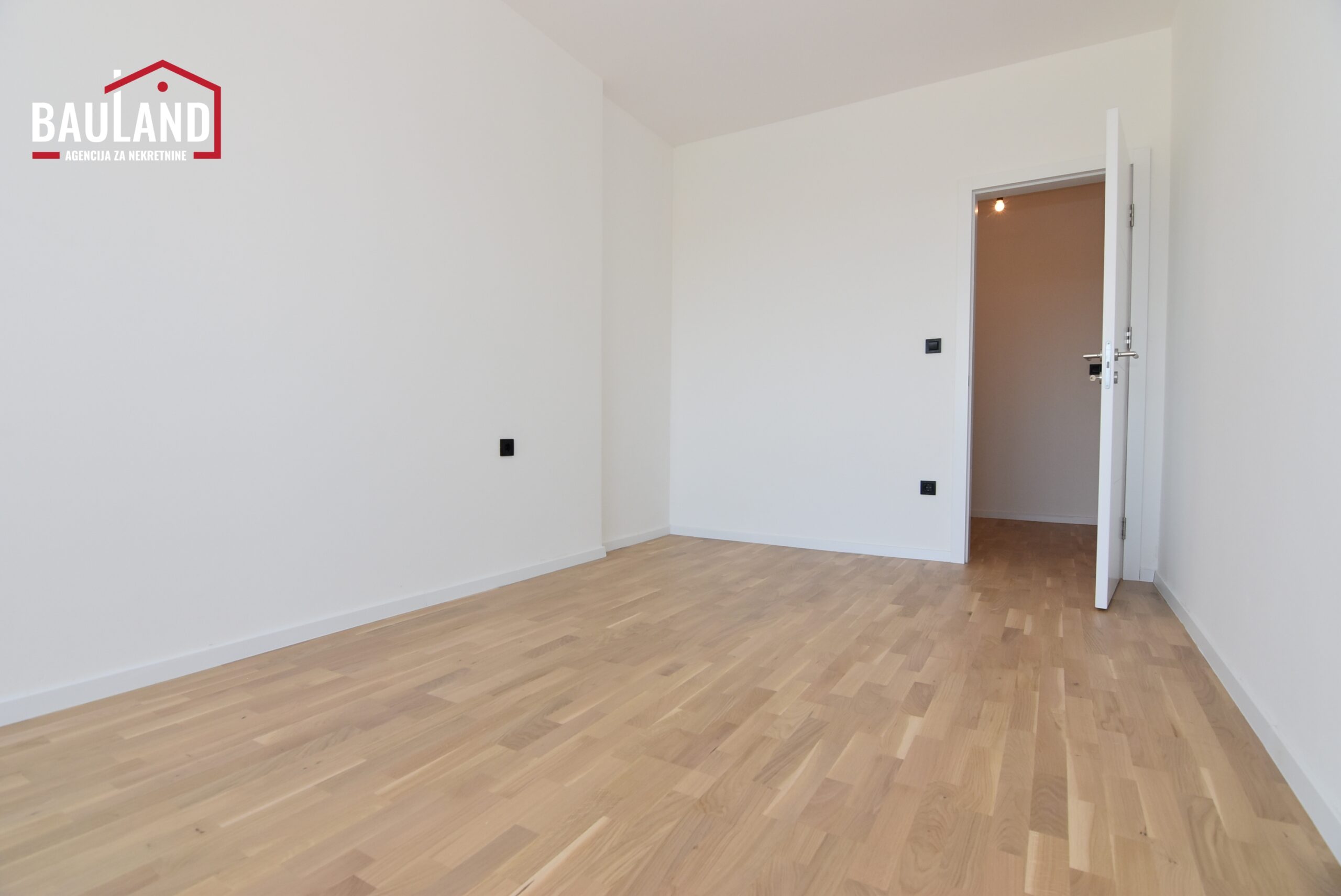 7 poslovni prostor za najam površine 81m2 Otes Ilidža