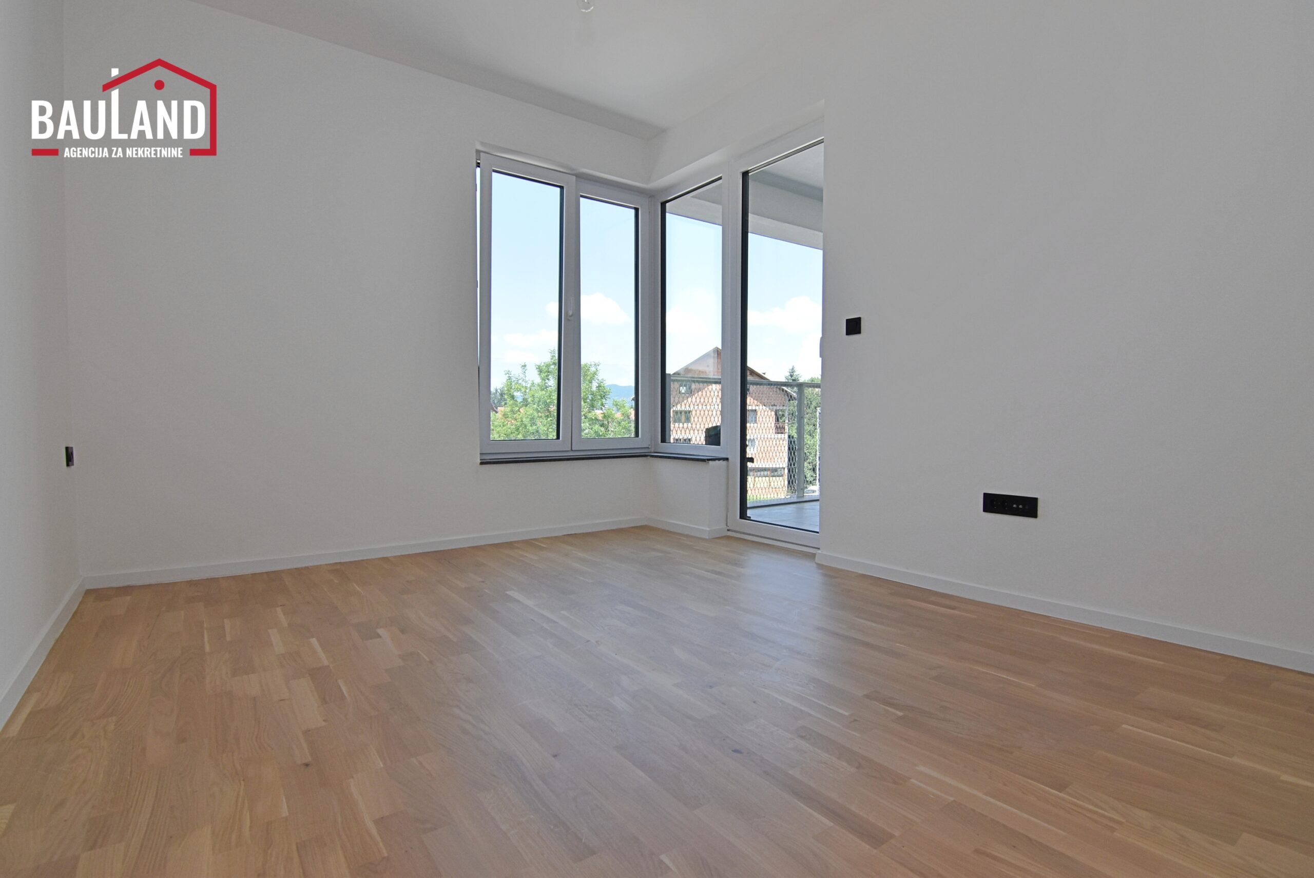 9 poslovni prostor za najam 81m2 II sprat lift balkon