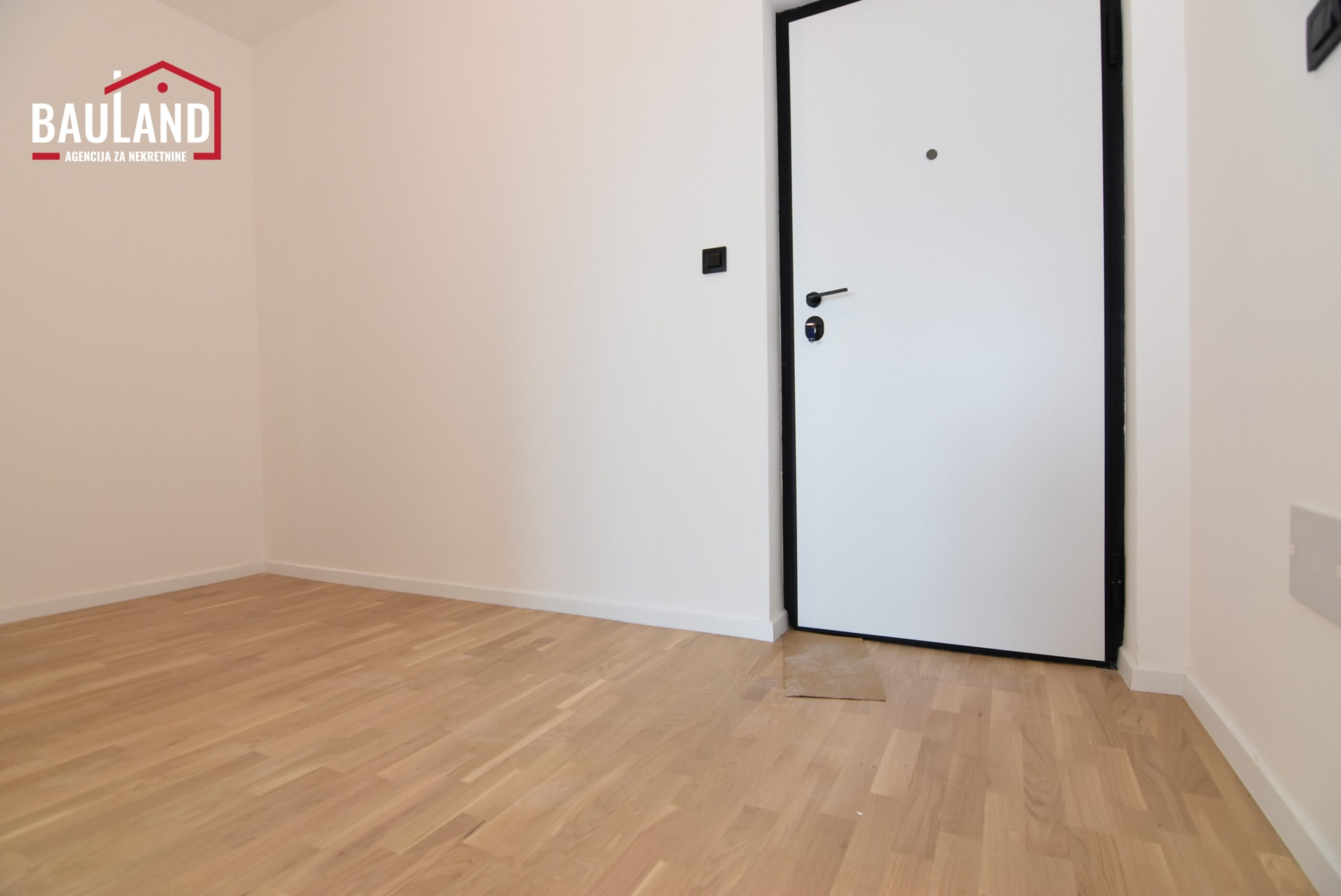 11 poslovni prostor površine 81m2 za najam II sprat ul. Spomenik Otes Ilidža