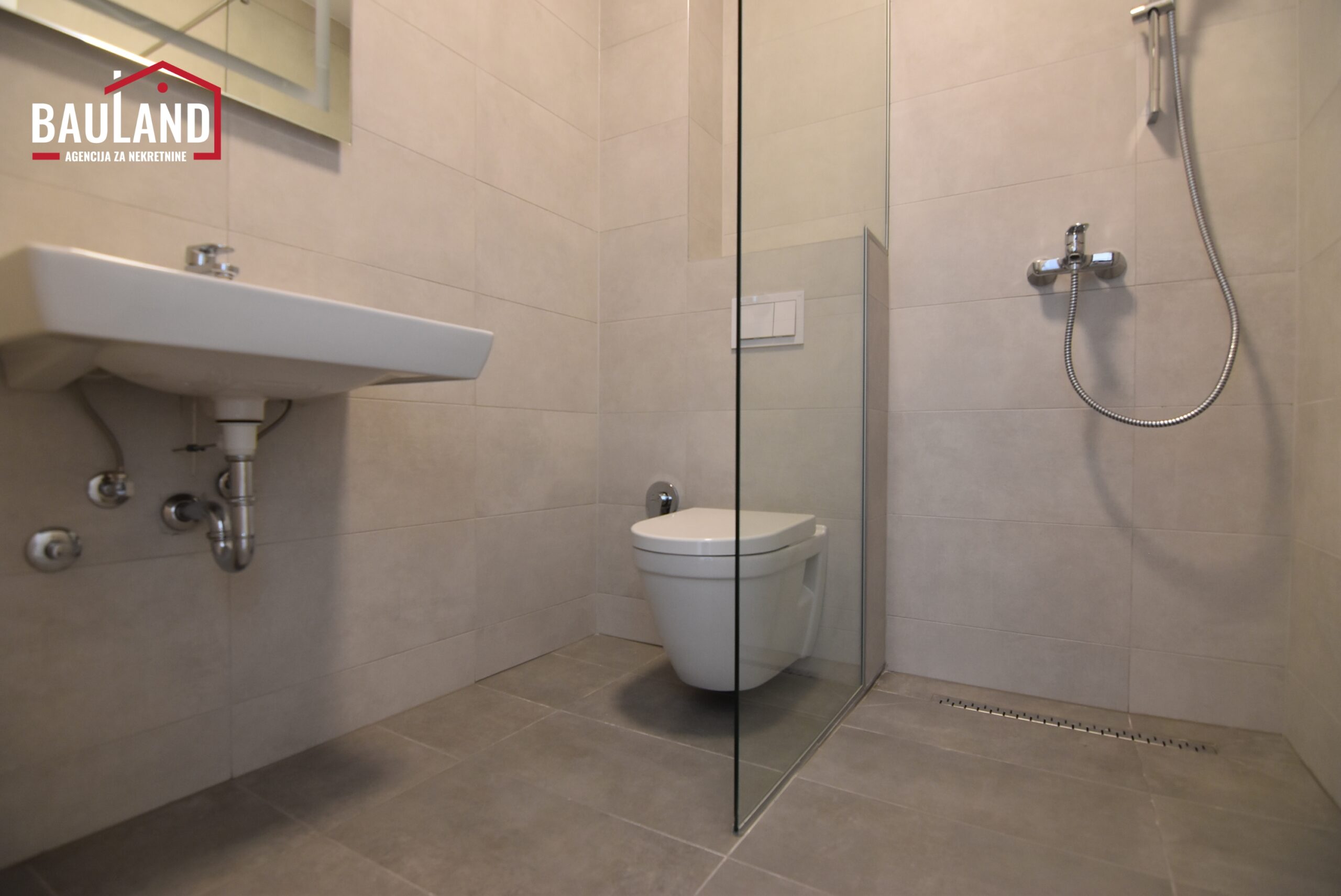 14 poslovni prostor za najam 81m2 II sprat lift balkon Ilidža