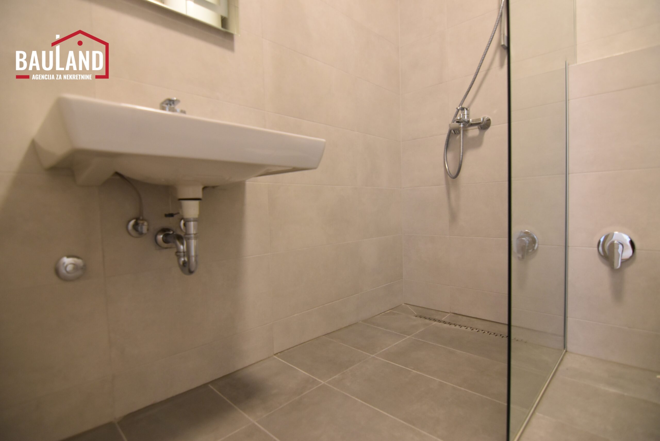 16 prostor za najam 81m2 ul. Spomenik Otes Ilidža