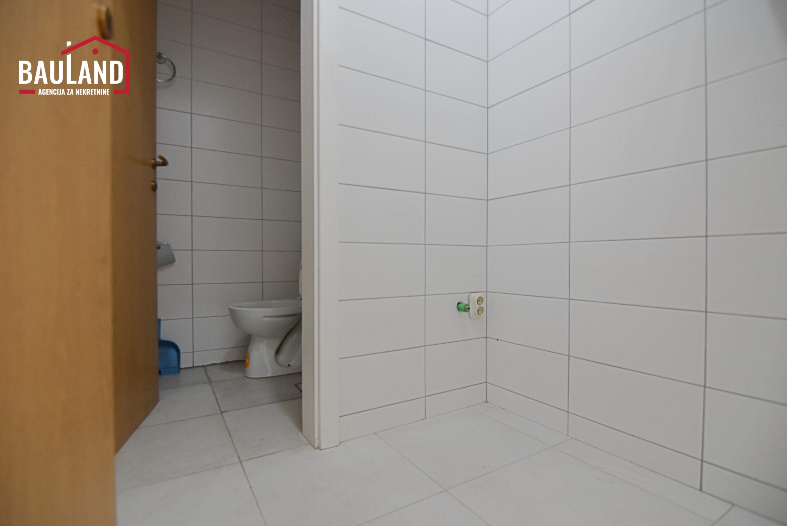 5 poslovni prostor za najam 36m2 Šip Centar