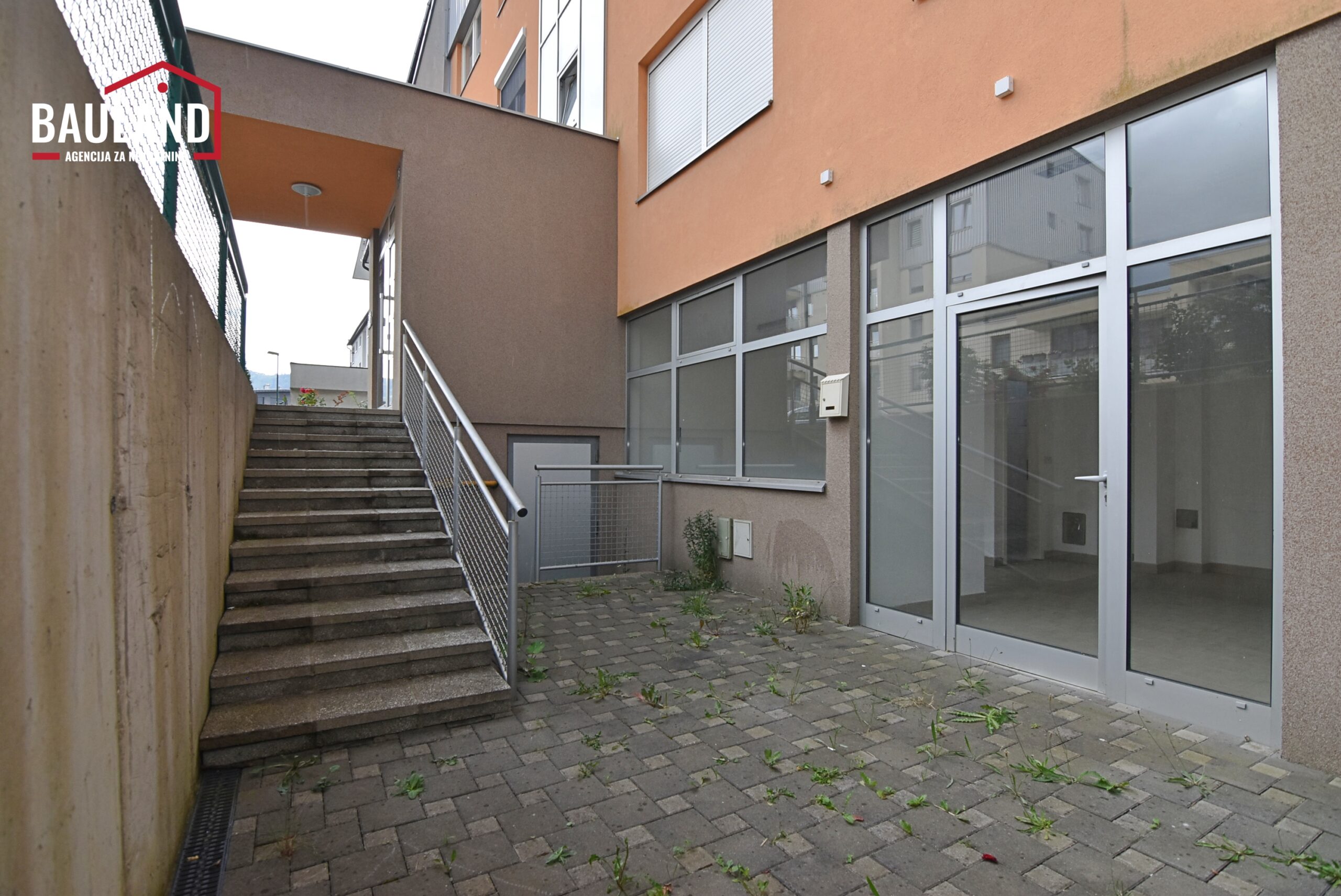 8 iznajmljuje se poslovni prostor na Šipu u ulici Branilaca Šipa Općina Centar površine 36m2