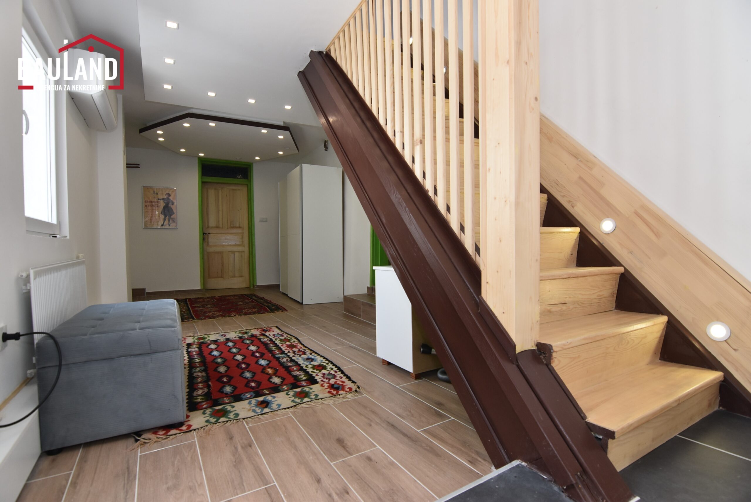 12 dvije porodične kuće za najam sa odvojenim ulazima