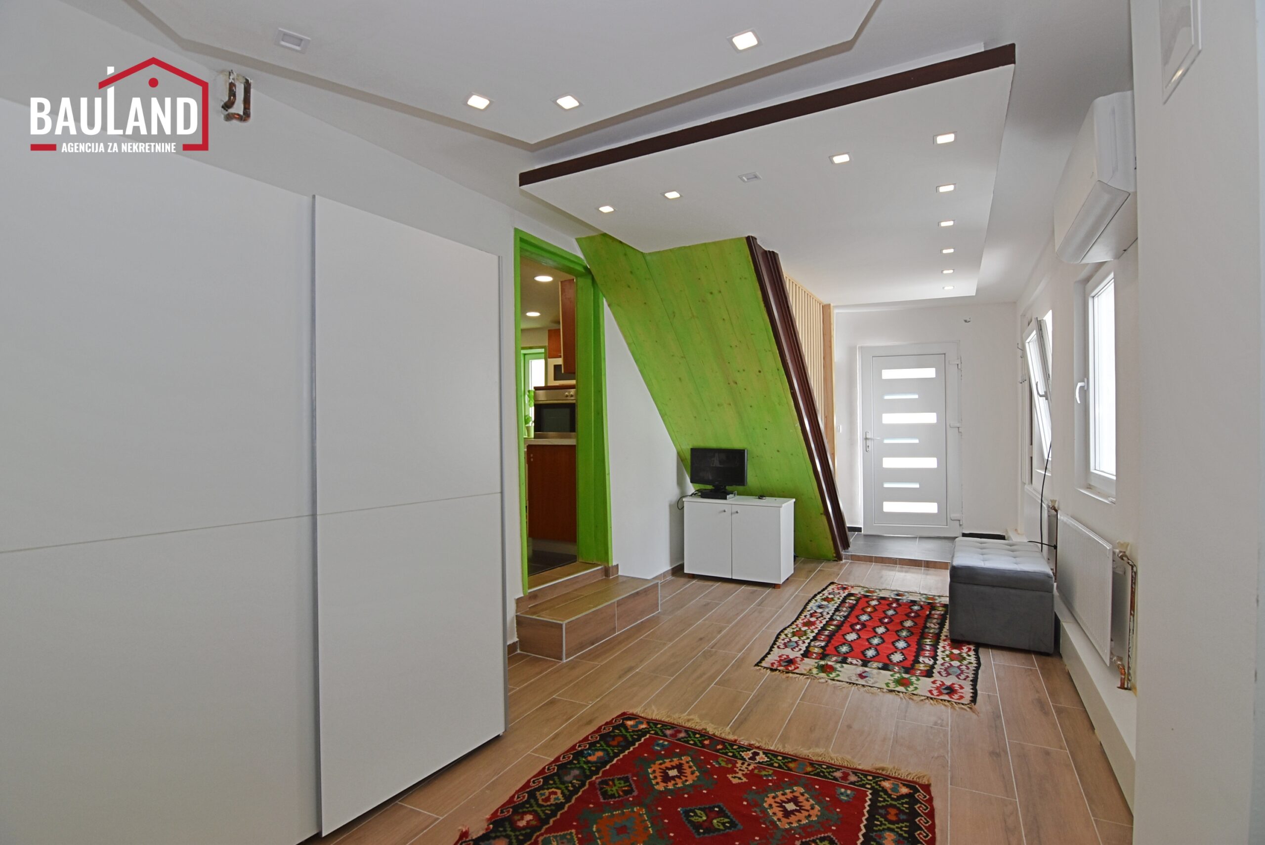 13 iznajmljuju se dvije kuće na duži vremenski period minimalno na godinu dana