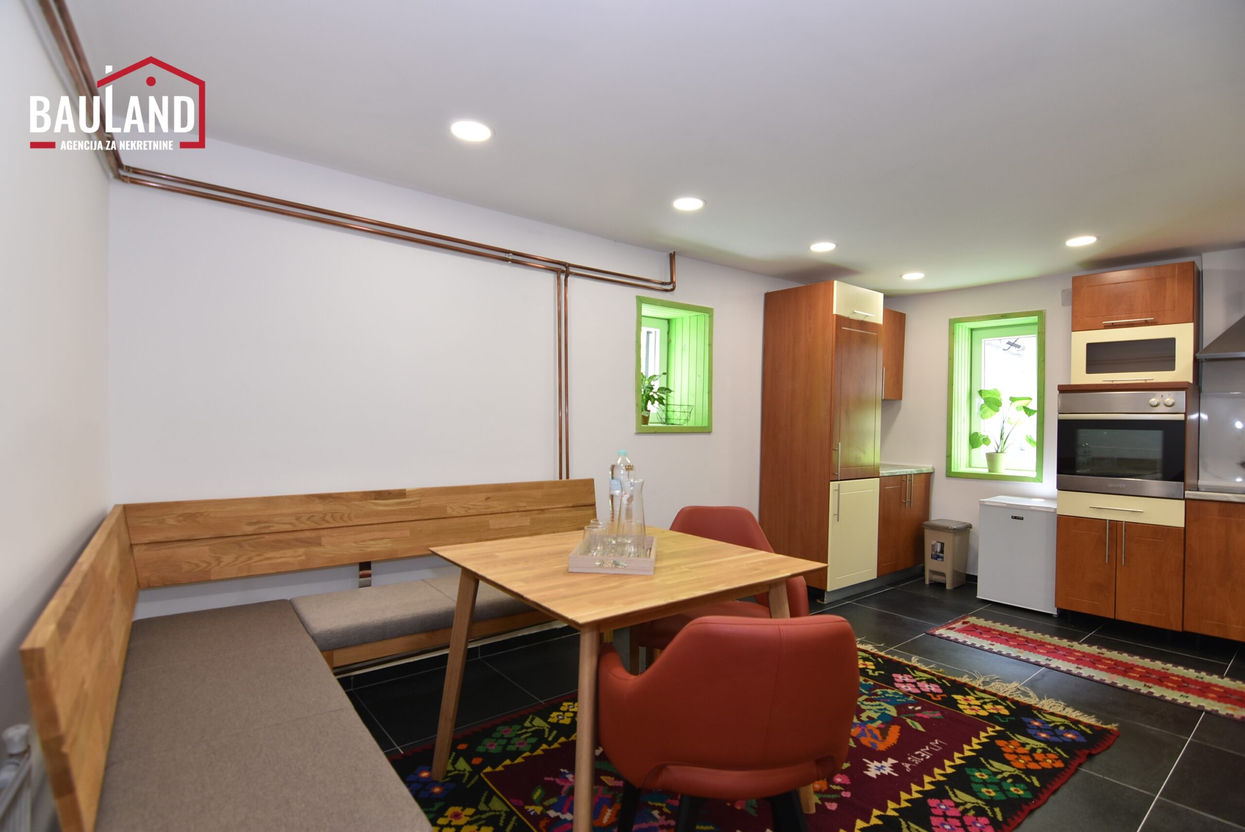 19 iznajmljuju se dvije porodične kuće u ulici Očaktanum Stari Grad