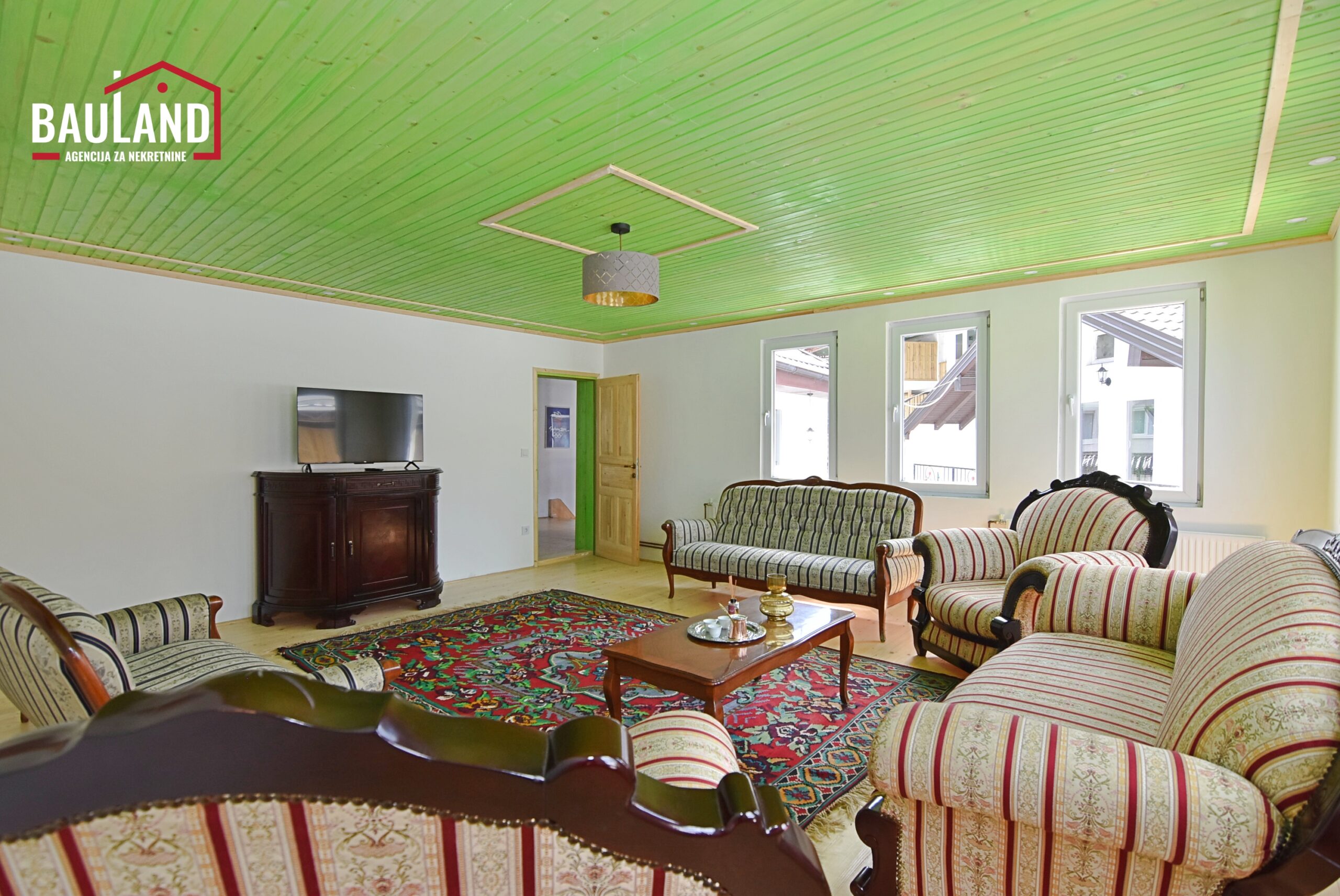 26 iznajmljuju se dvije kuće sa odvojenim ulazom ukupne površine 420m2