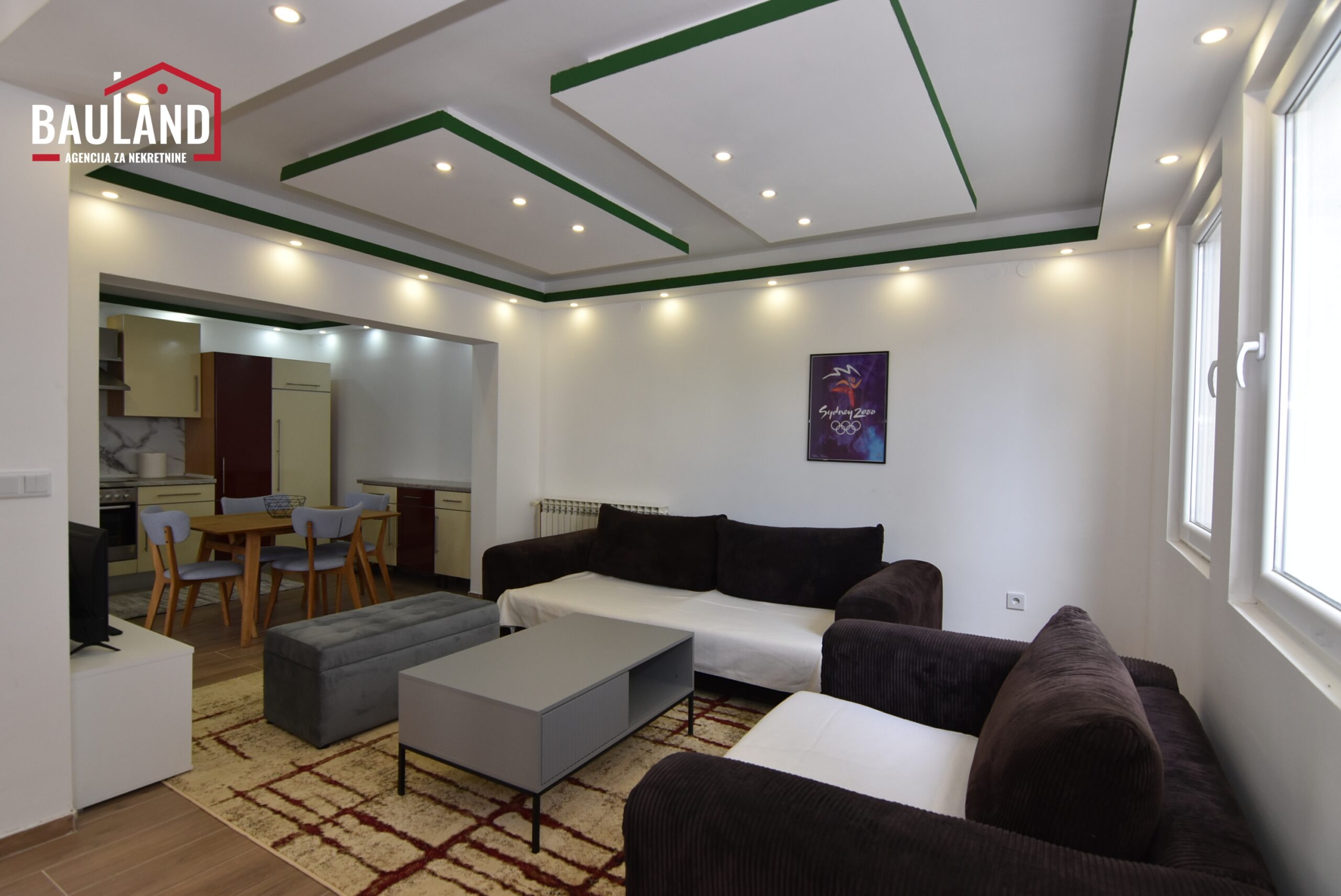 39 iznajmljuju se dvije kuće sa odvojenim ulazima, garažnim parking mjestom, vanjskim roštiljem, vanjskim jacuzijem i tušom