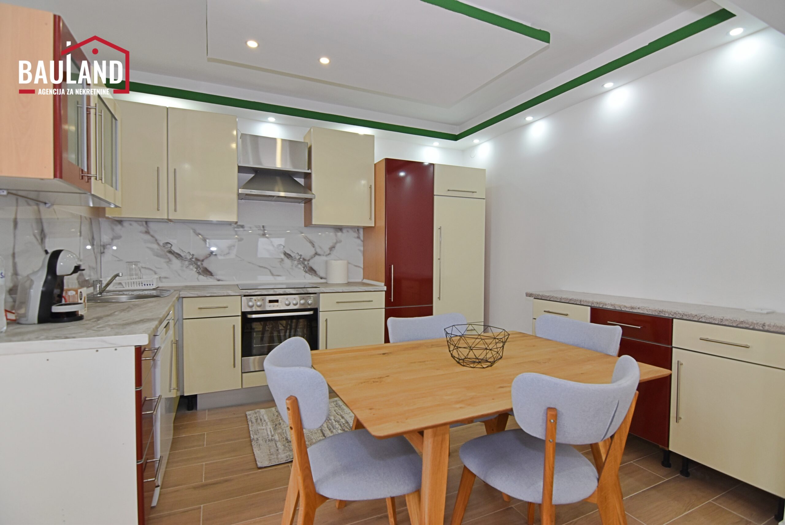 42 najam dvije kuće sa odvojenim ulazima ukupne površine 420m2