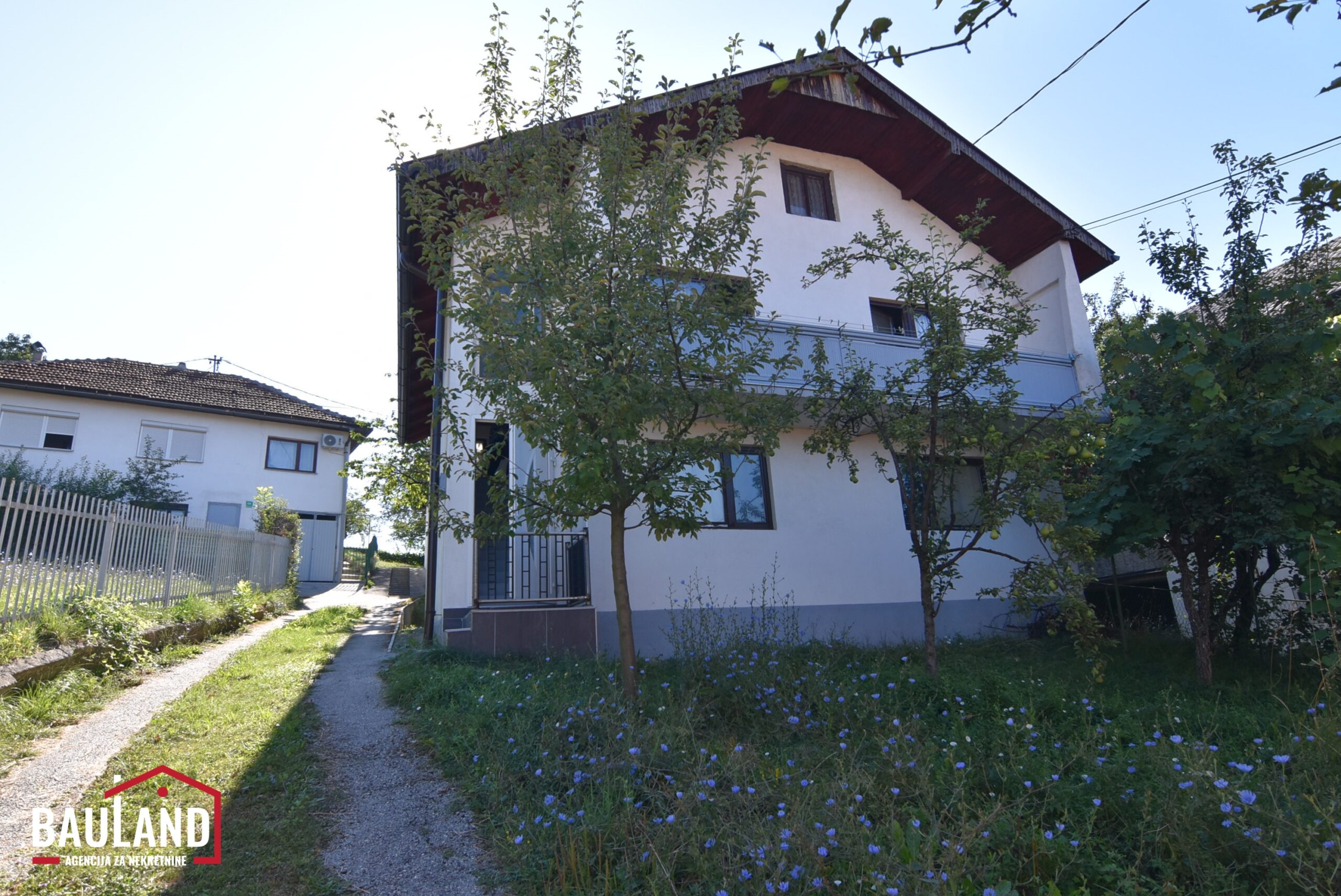 3 prodaje se kuća sa dva sprata sagrađena na parceli površine 253m2