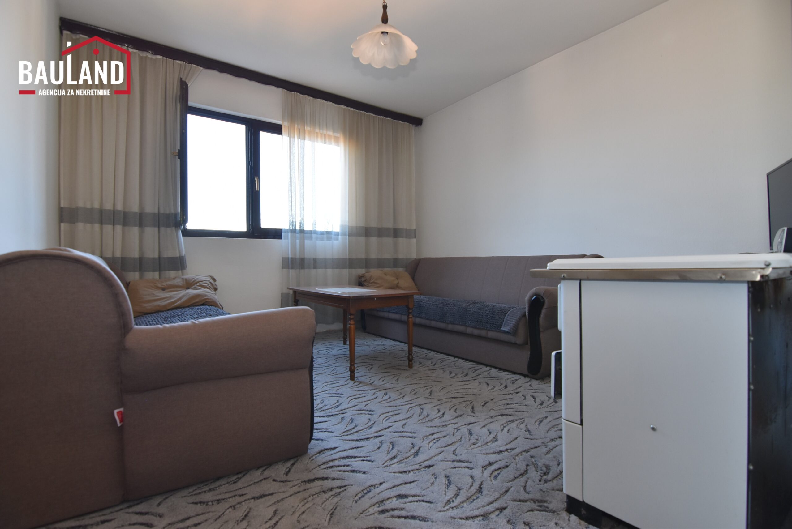 9 kuća za prodaju dva sprata izvorno stanje