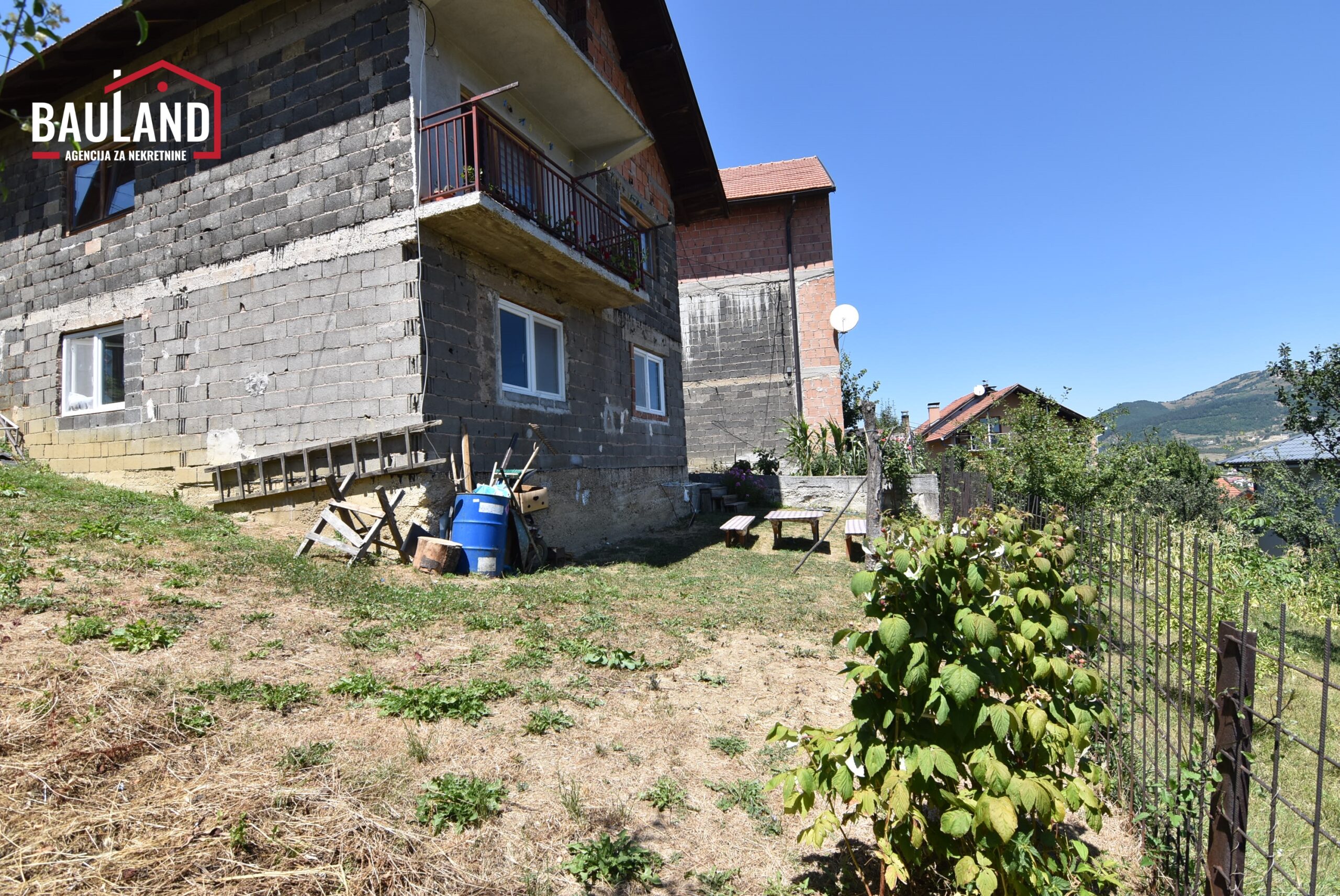 5 prodaje se uknjižena kuća korisne površine 178m2 sagrađena na parceli 329m2 u naselju Kobilja glava Općina Vogošća