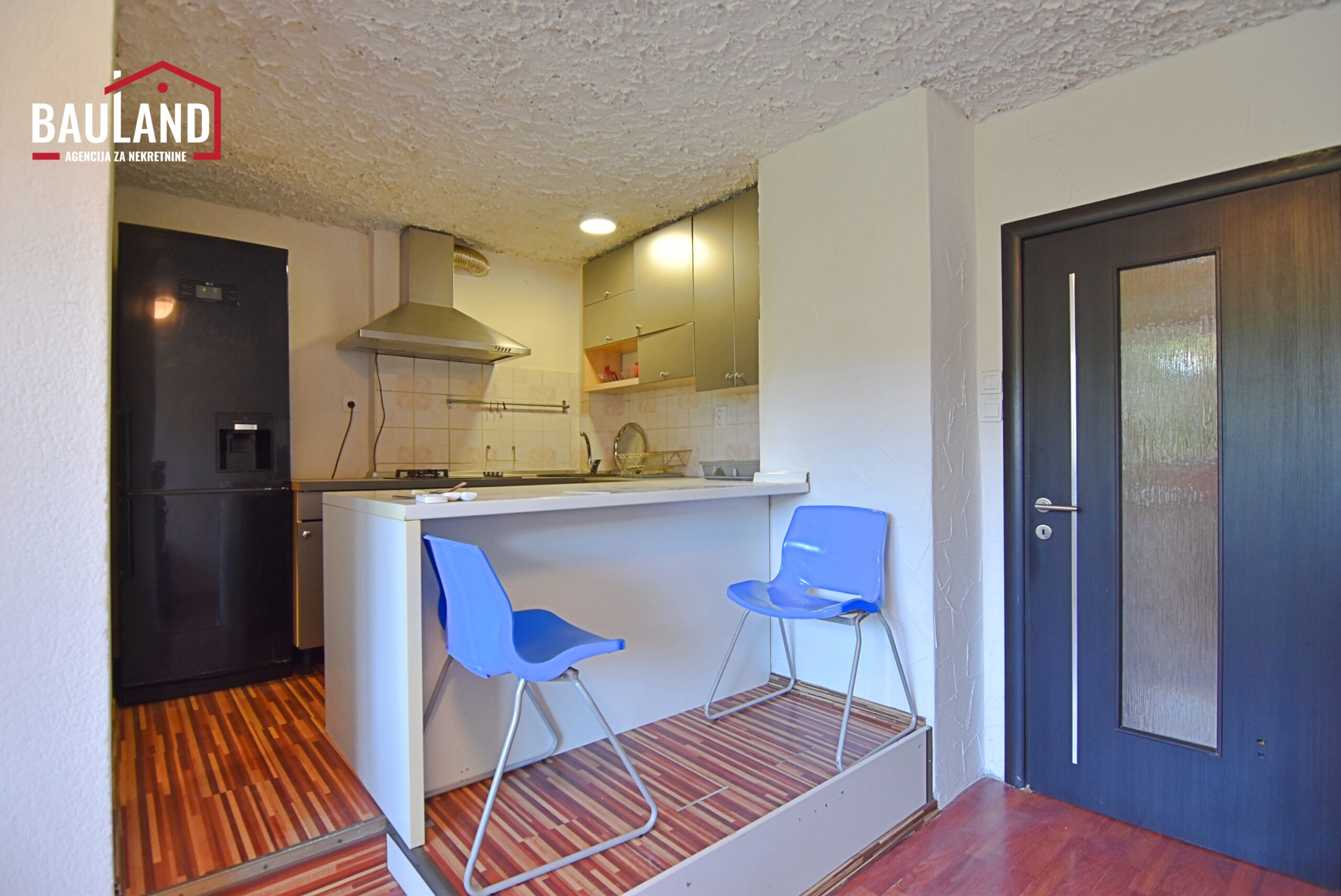 3 najam stana 56m2 V sprat Grbavica Kem,ala Kapetanovića