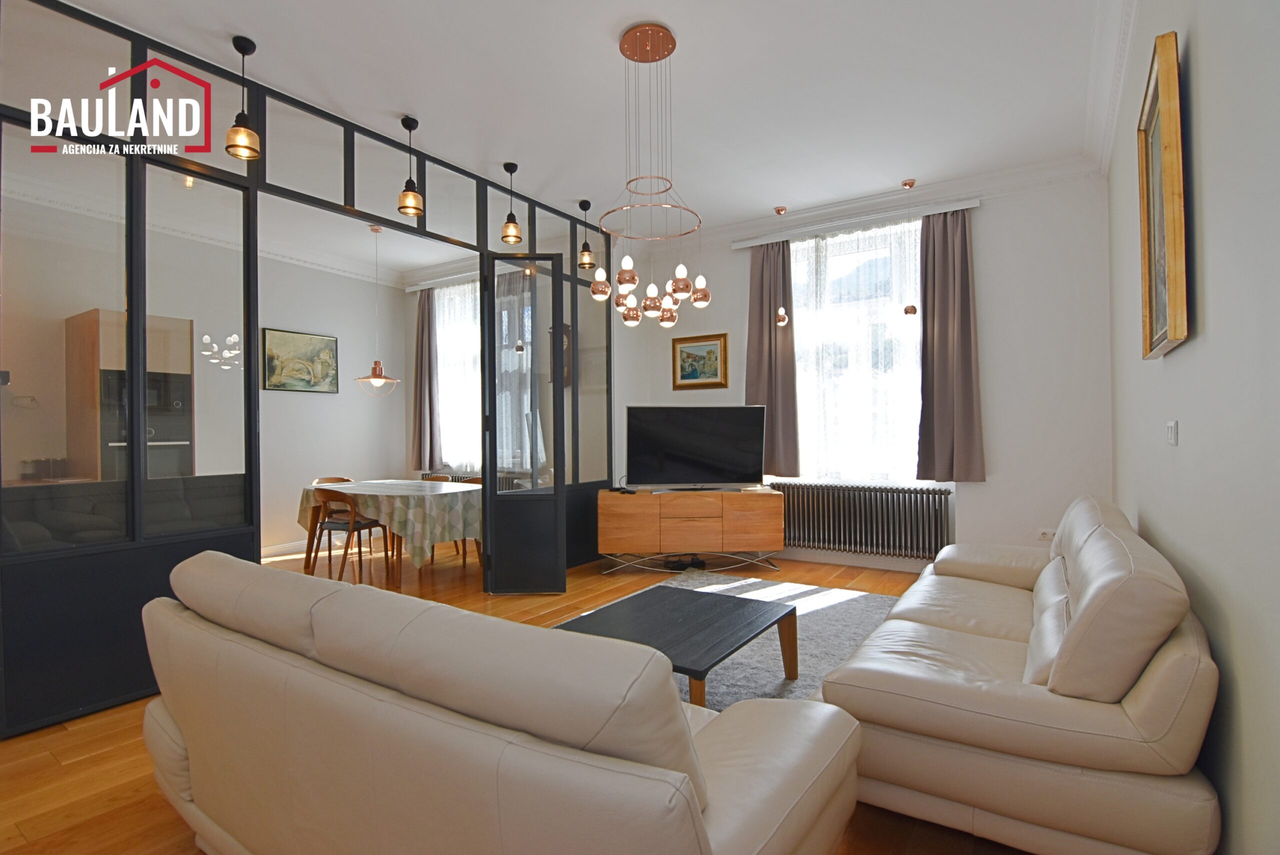 Dreizimmer-Wohnung möbliert - 106 m² / Slavija-Gebäude, Drvenija, Altstadt Centar Sarajevo