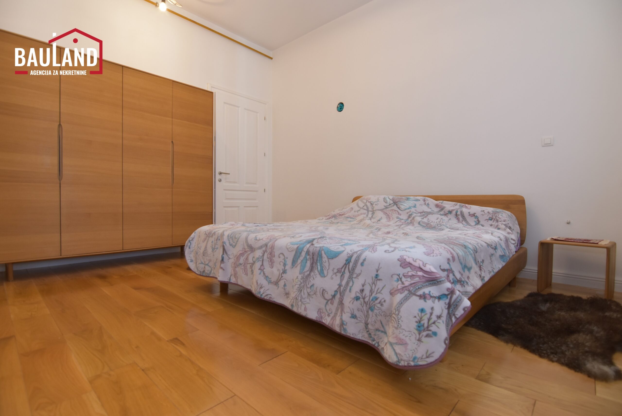 12 najam stana Obala Kulina Bana Stari Grad Sarajevo