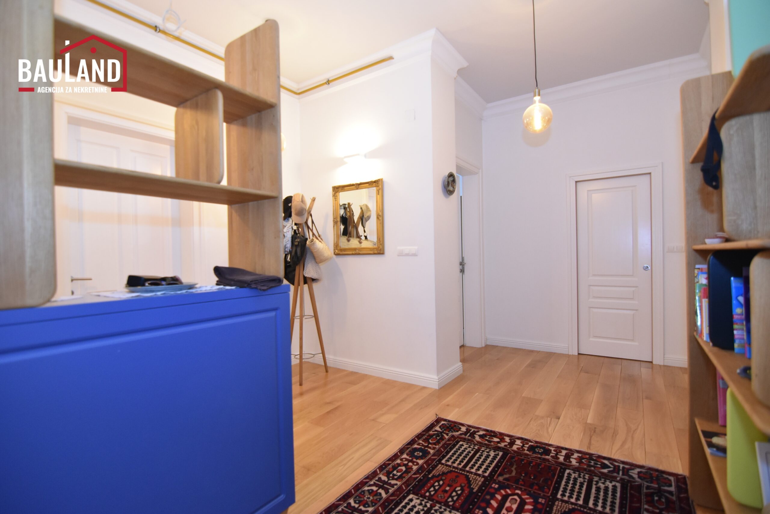 20 stan za najam 106m2 III sprat Obala Kulina Bana