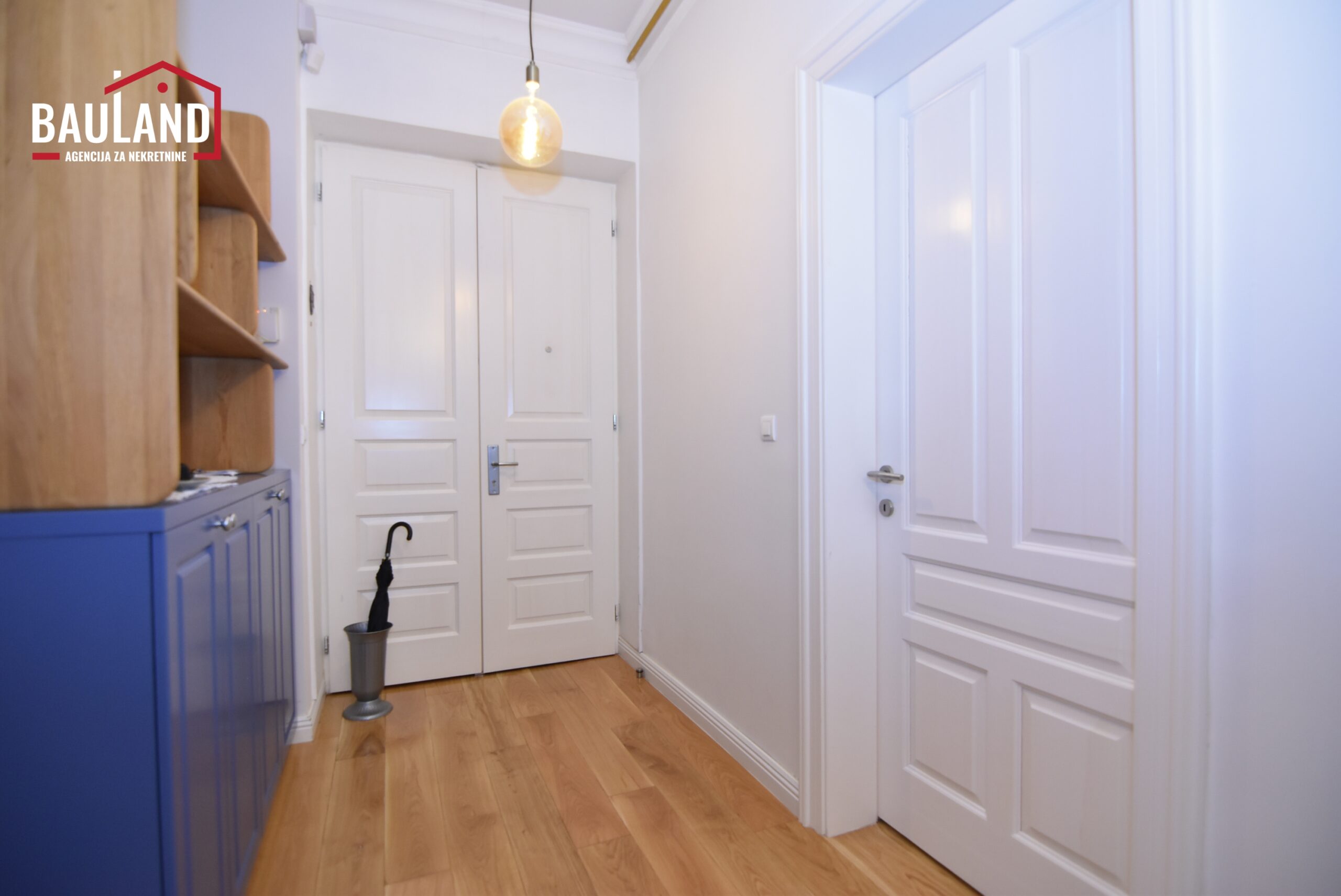 21 stan za najam 106m2 III sprat ul. Obala Kulina Bana