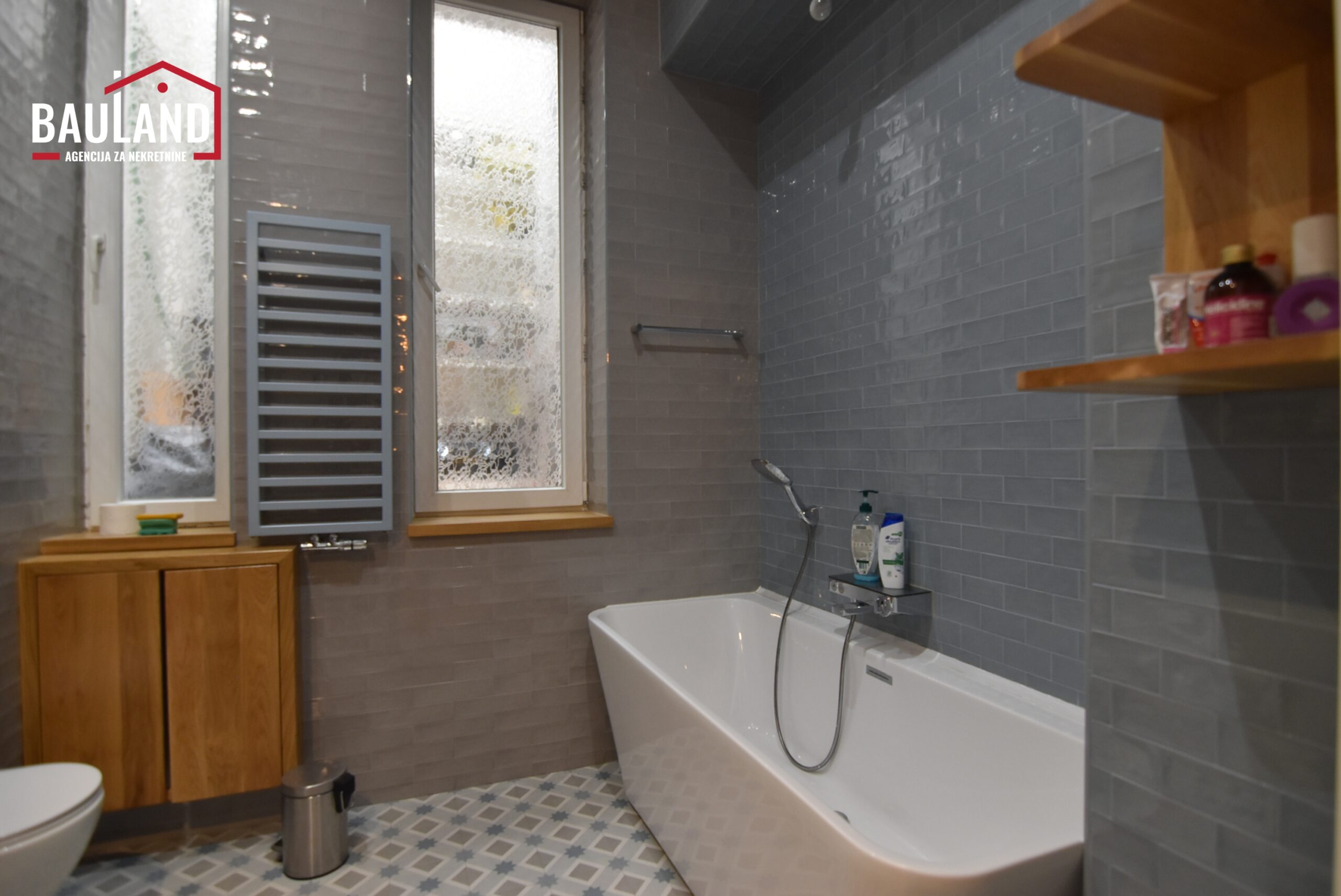 23 iznajmljuje se stan na duži vremenski period Obala Kulina Bana