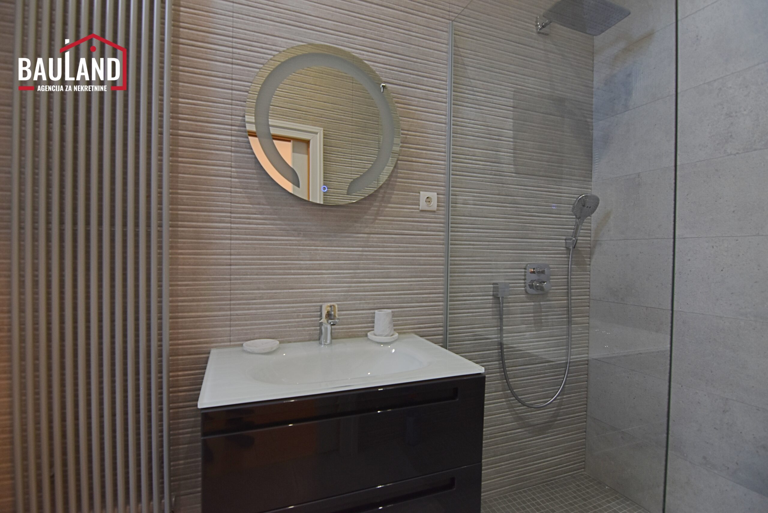 28 izdaje se stan na duži vremenski period Obala Kulina Bana