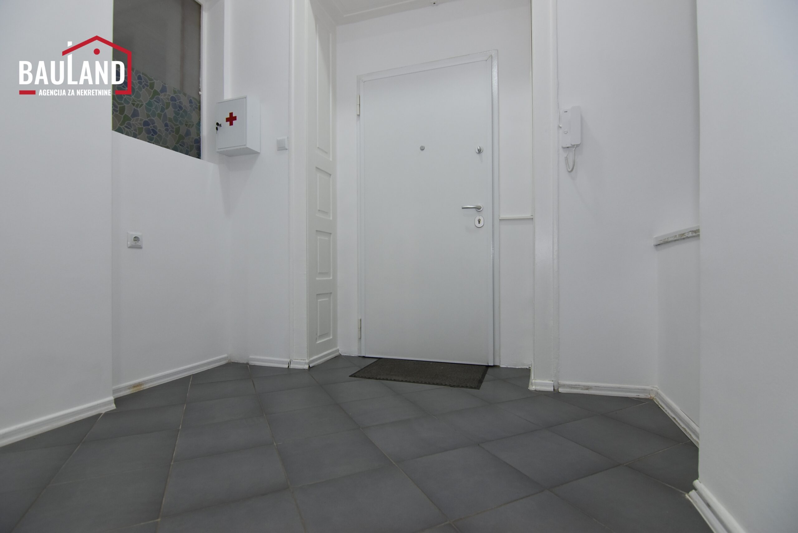 11 iznajmljuje se poslovni prostor u ulici Obala Kulina Bana