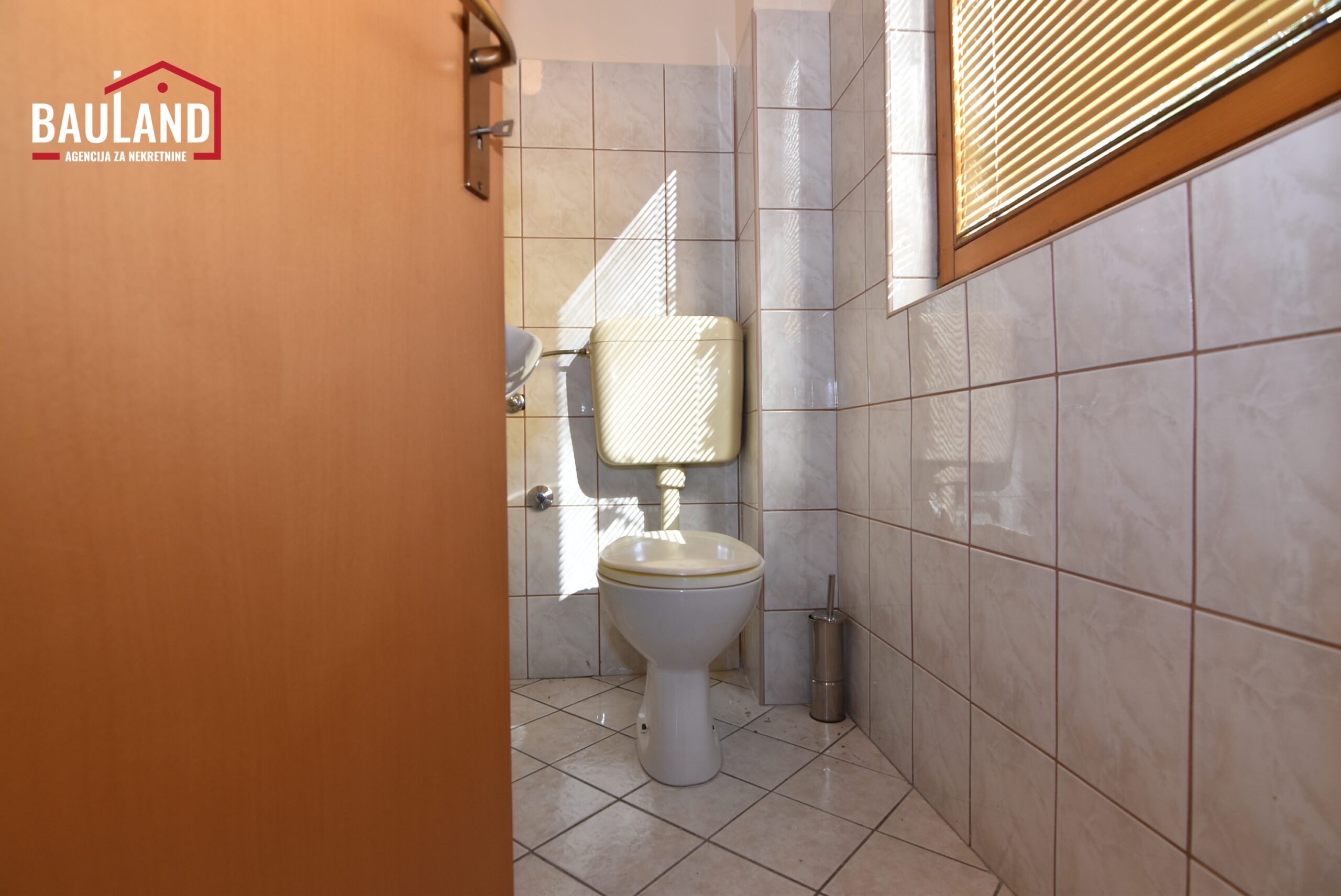 12 poslovni prostor za najam 106m2 Općina Centar