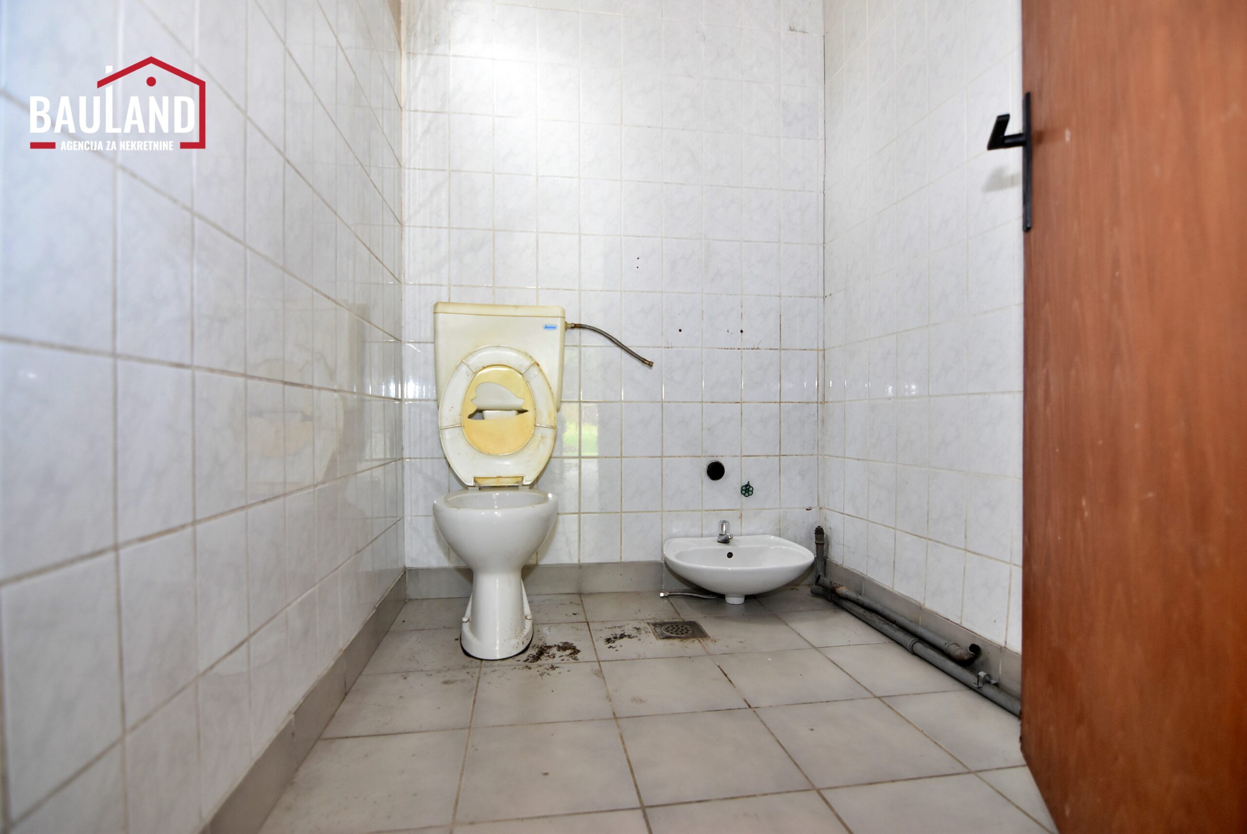 5 poslovni prostor za najam Otoka prizemlje 30m2