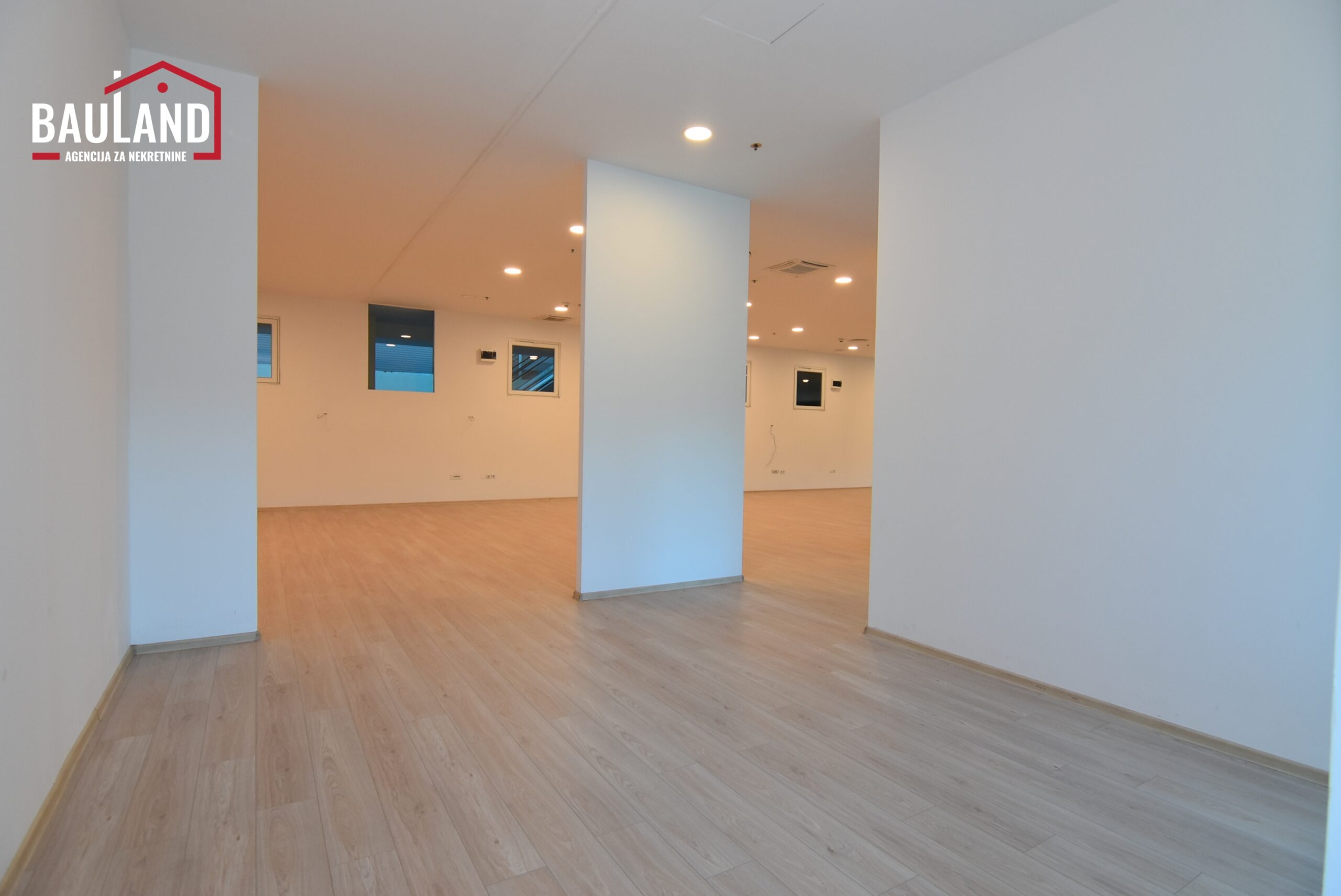 4 poslovni prostor kancelarije za najam površine 332m2