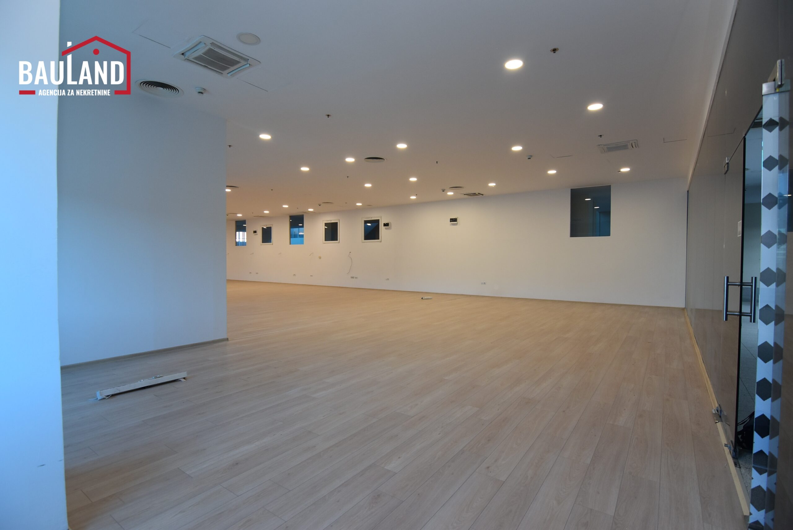 7 poslovni prostor za najam 332m2 III sprat 4 lifta