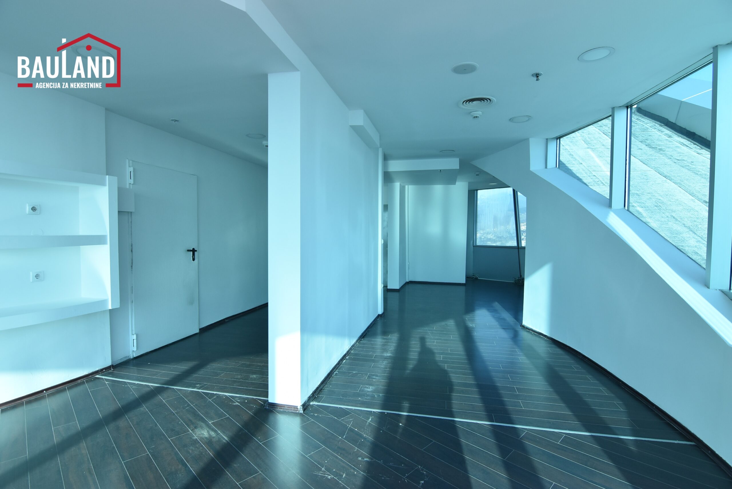 3 iznajmljuje se poslovni prostor u Avaz Twist Toweru na 34 spratu površine 184m2