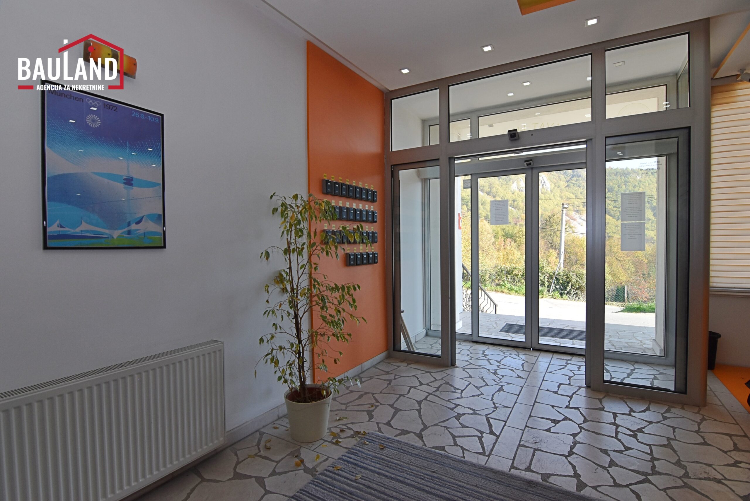 8 poslovni prostor Hotel na prodaju