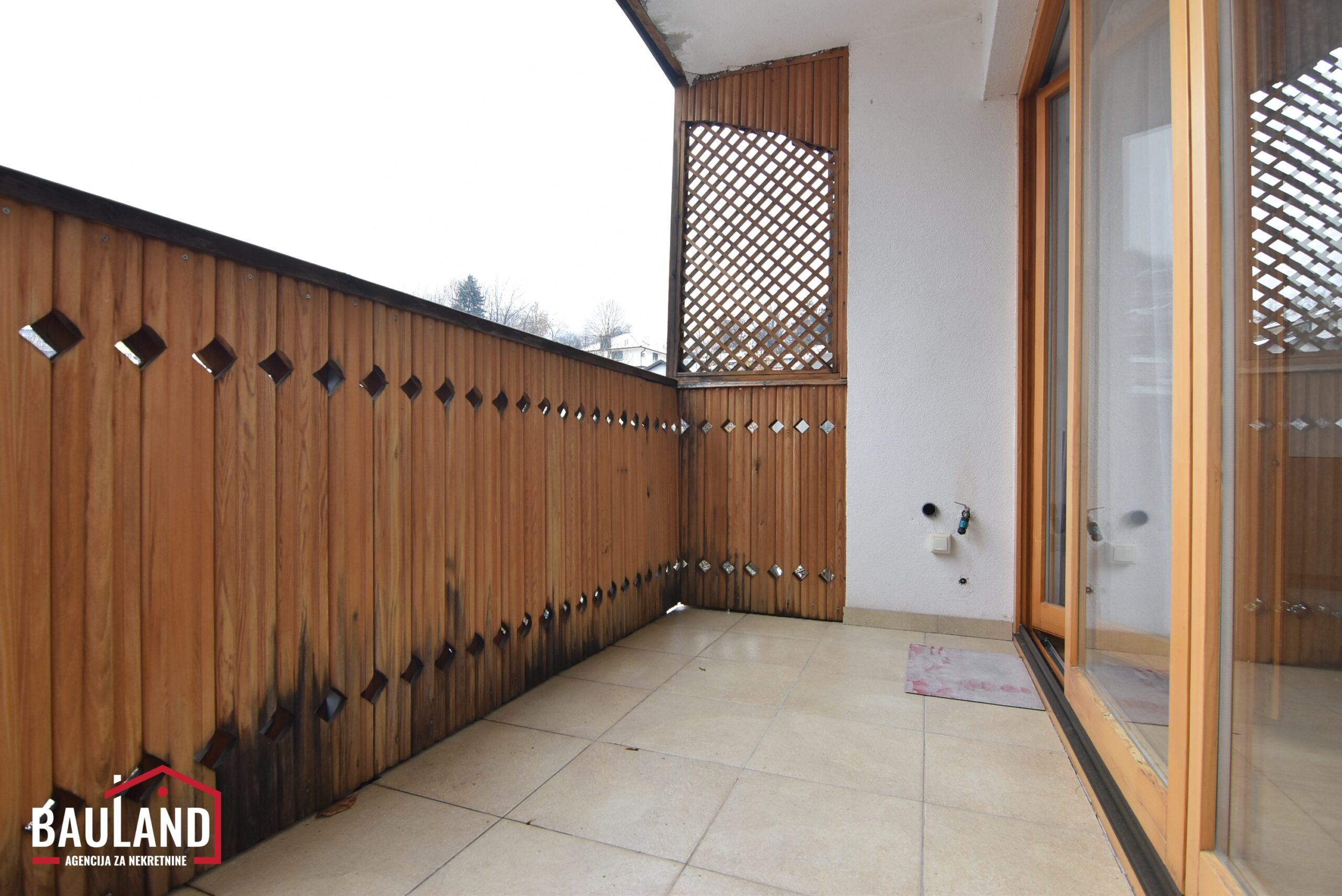 12 stambeni objekat za prodaju sa 6 trosobnih stanova