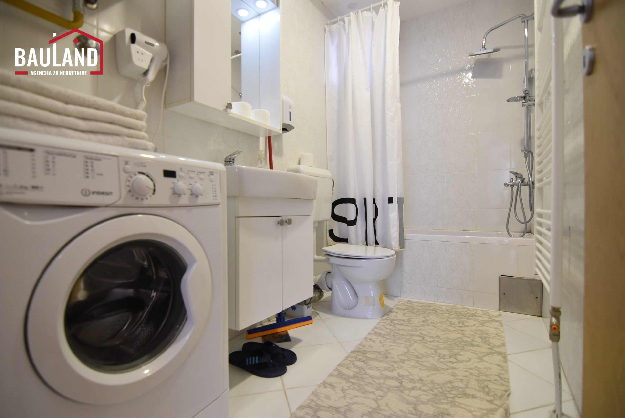 20 na prodaju stambeni objekat sa 6 odvojenih trosobnih stanova prilagođenih za dnevni najam