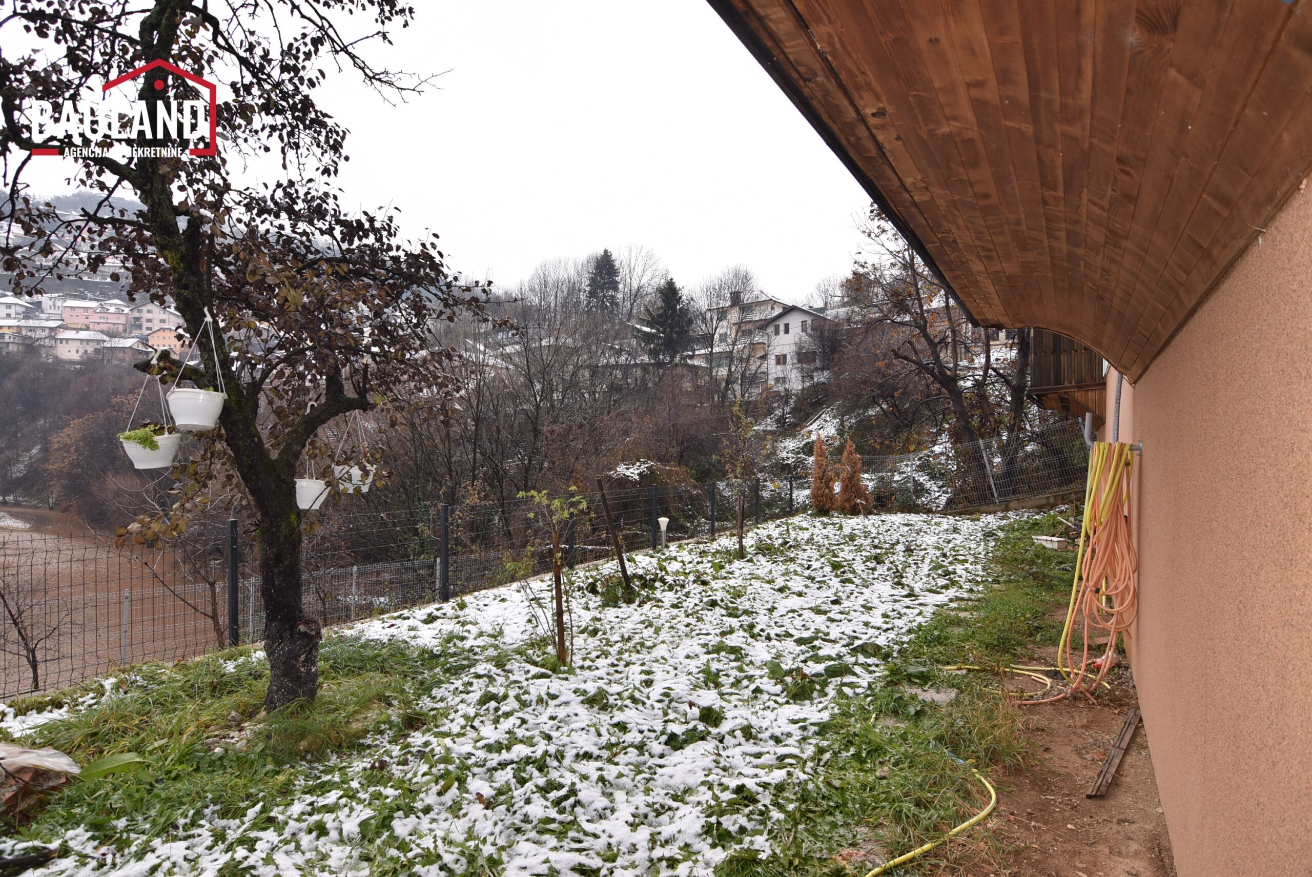 25 prodaje se objekat sa 6 odvojenih trosobnih stanova