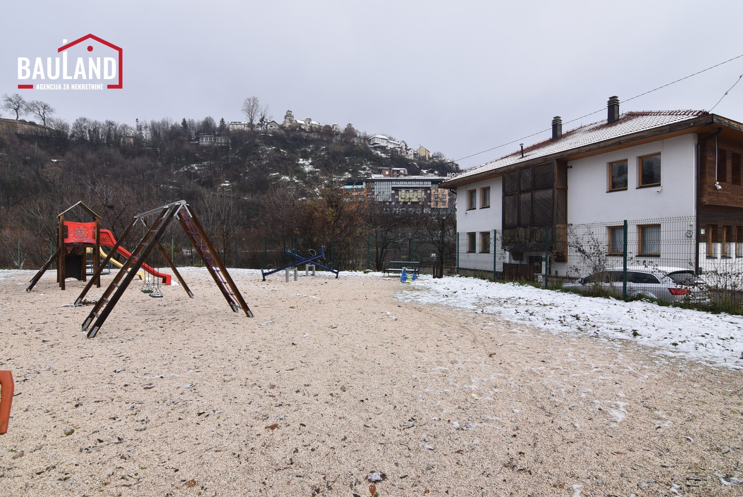 27 na prodaju stambeni objekat u Starom Gradu pogodan za rentanje na dan