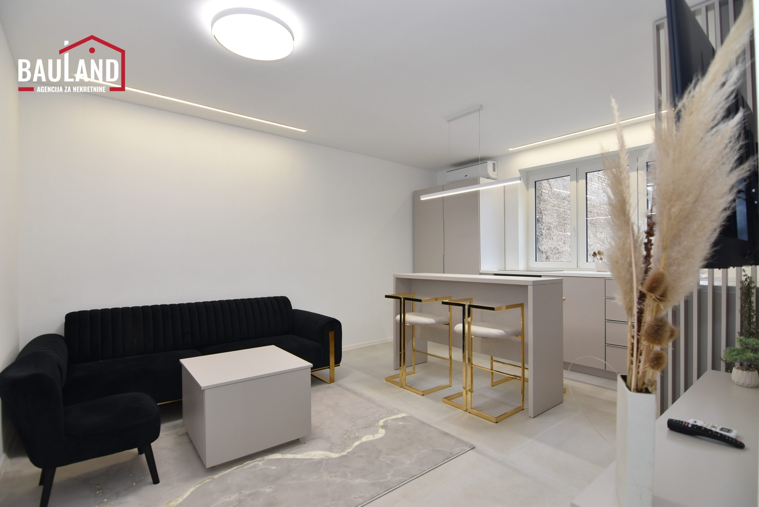 2 trosoban renoviran stan 57m2 Centar