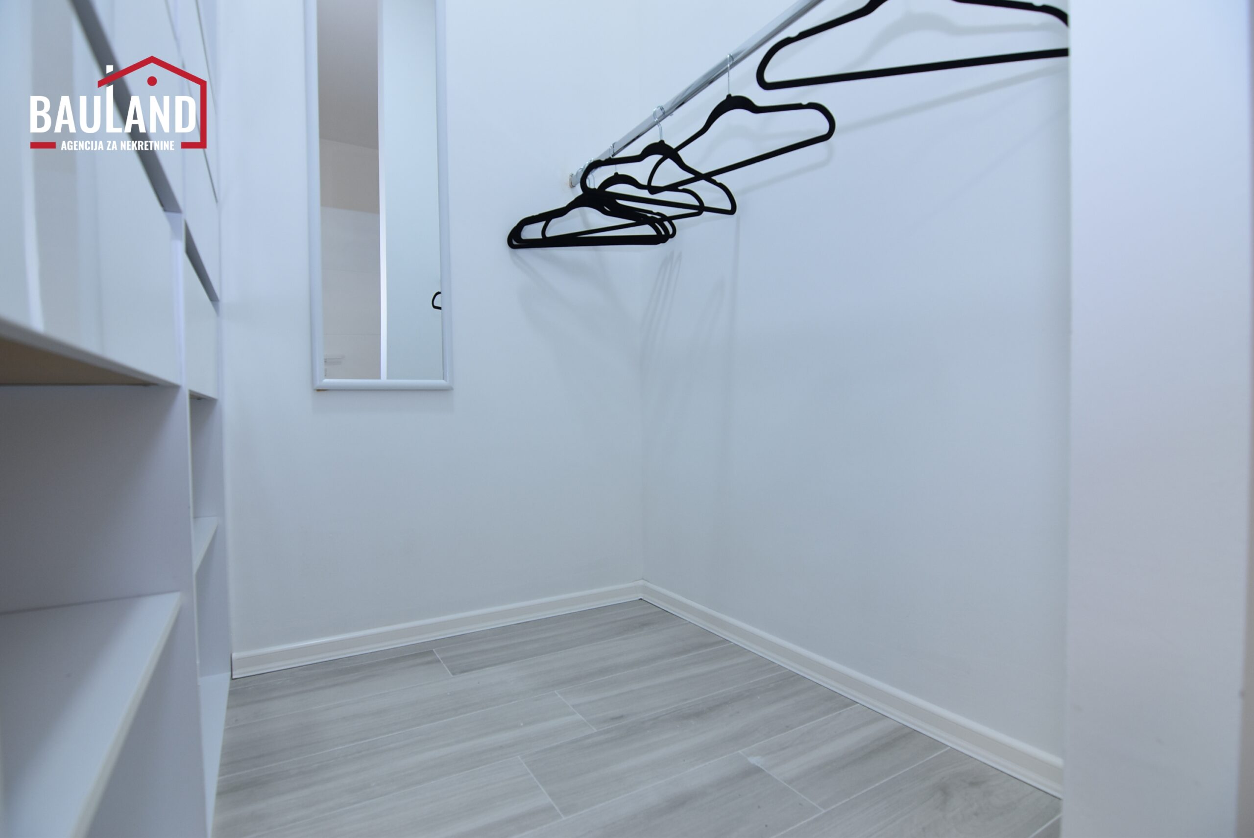 10 prodaja stana 57m2 I sprat ul. Kranjčevićeva Općina Centar