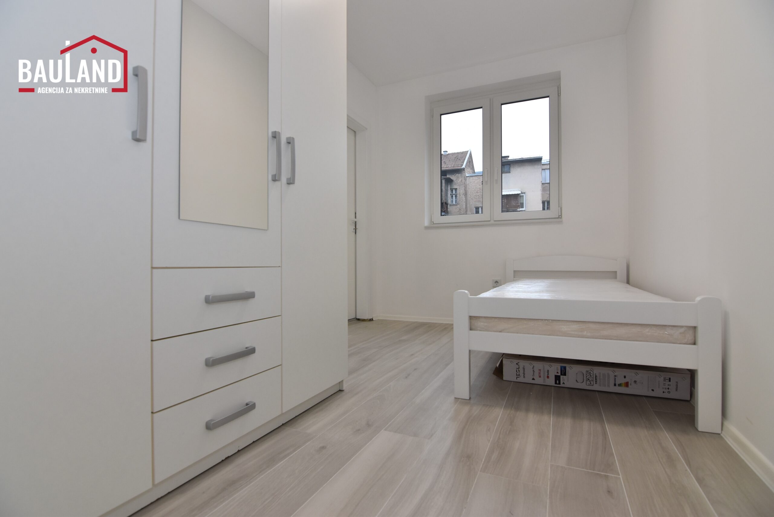 13 trosoban namješten renoviran stan za prodaju I sprat Općina Centar