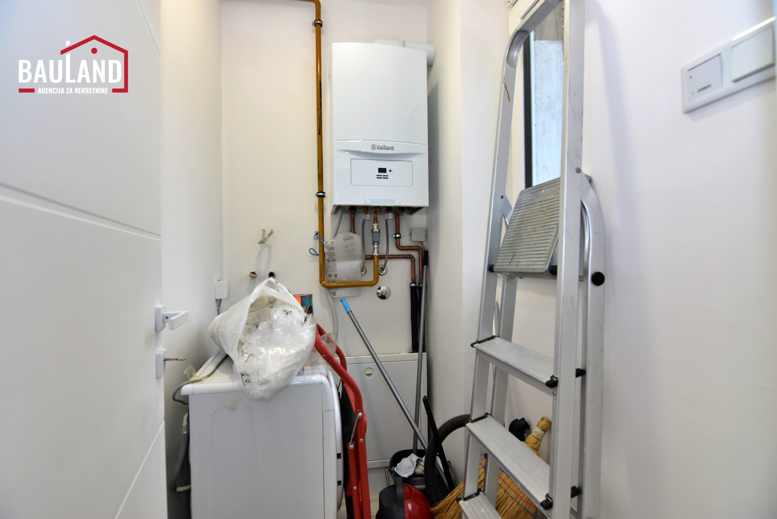 17 prodaja stana Sarajevo Centar prvi sprat dvostrano orijentisan