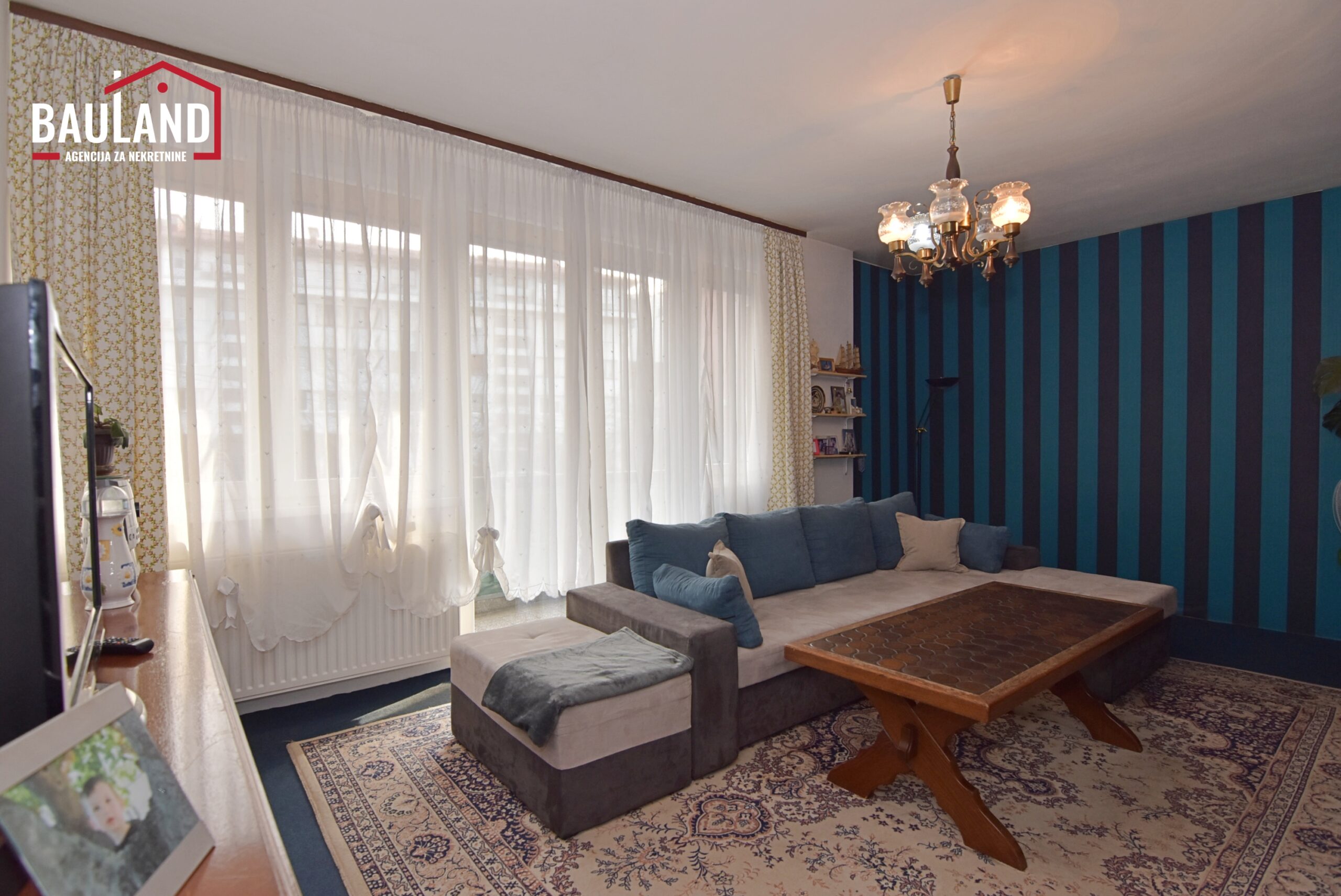 3 na prodaju trosoban stan na drugom spratu u ulici Zagrebačka