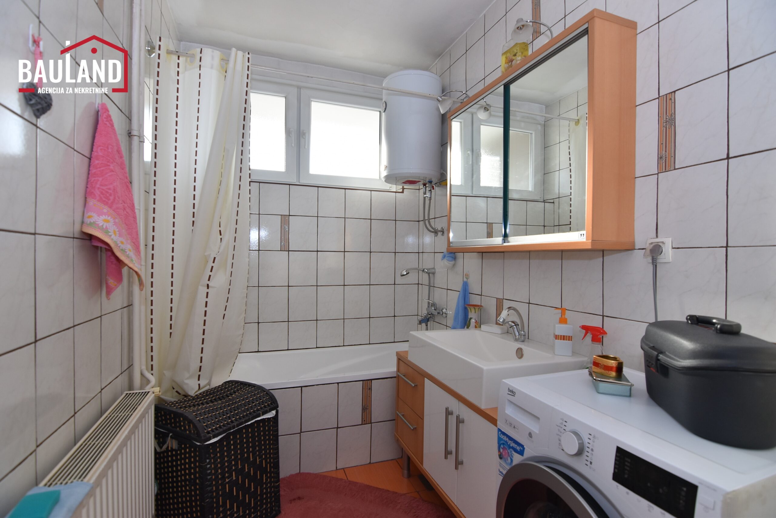 19 prodaja stana 85m2 II sprat Grbavica lift balkon ostava podrum