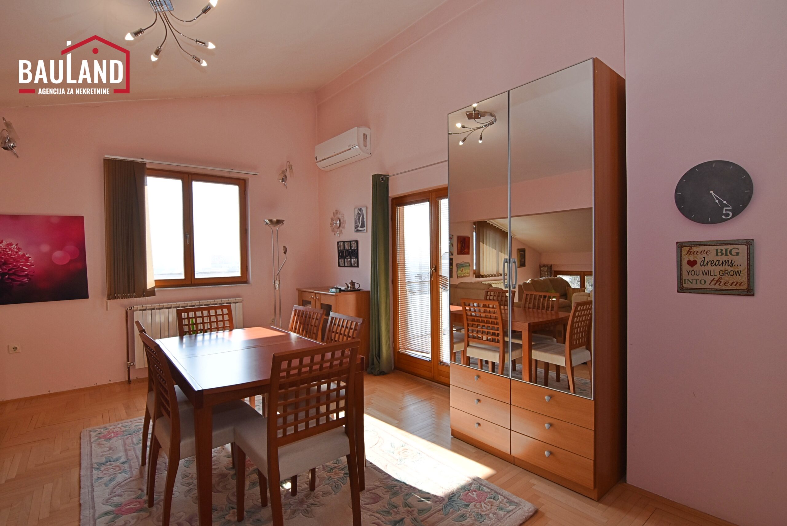 3 najam stana 100m2 II sprat Općina Centar