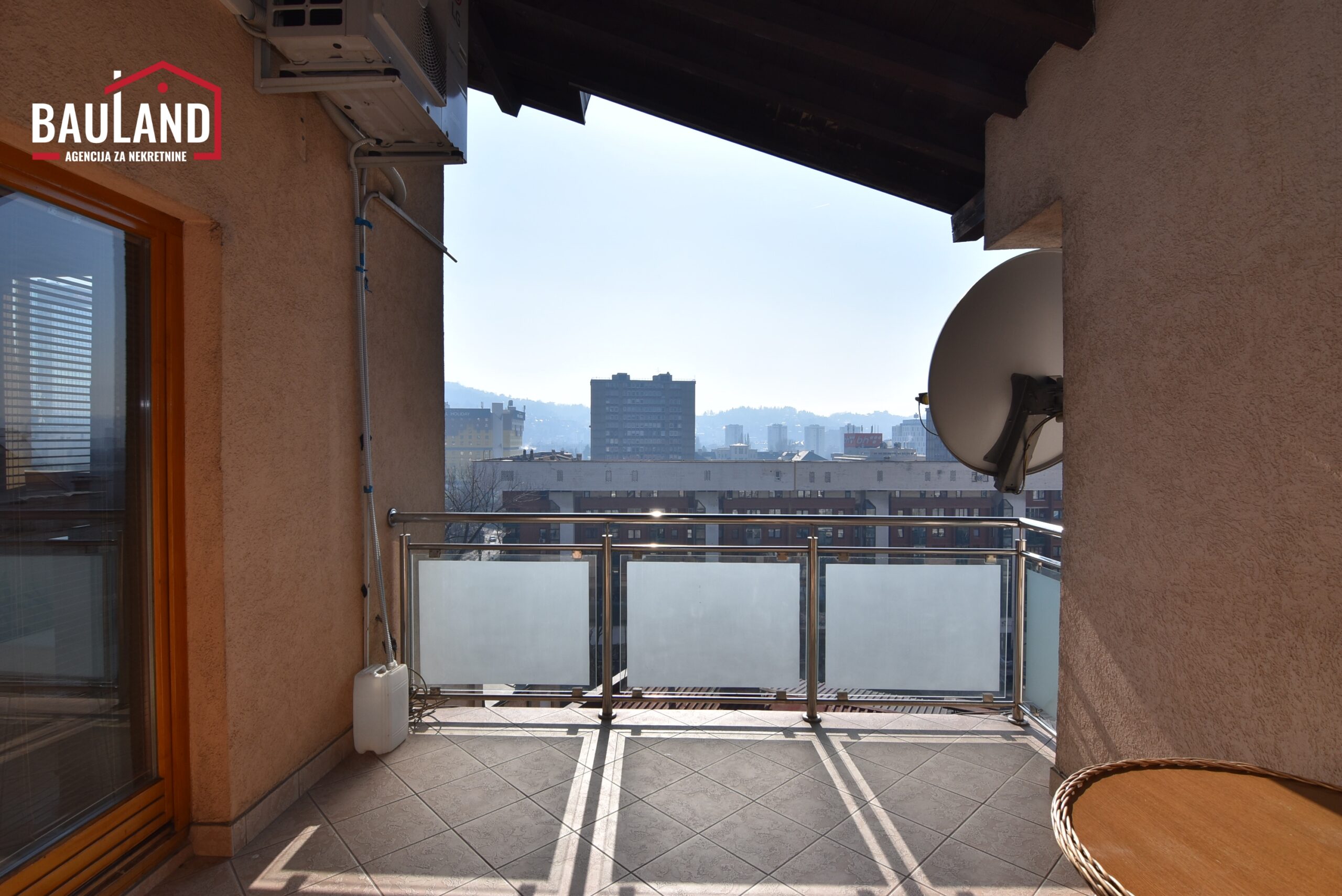 6 izdaje se trosoban namješten stan u ulici Kalemova Općina Centar Sarajevo