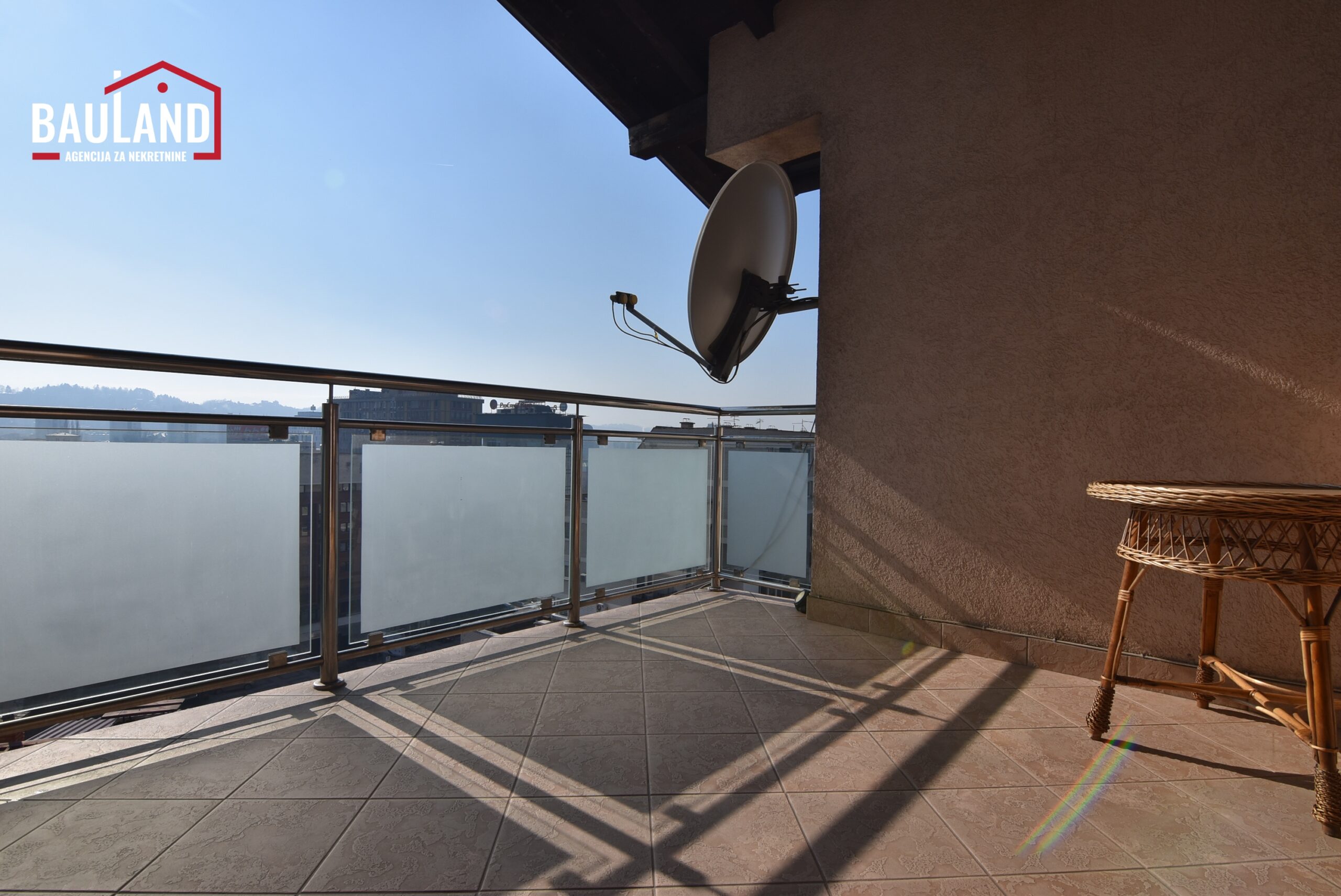 7 stan za iznajmljivanje 100m2 II sprat Kalemova Centar