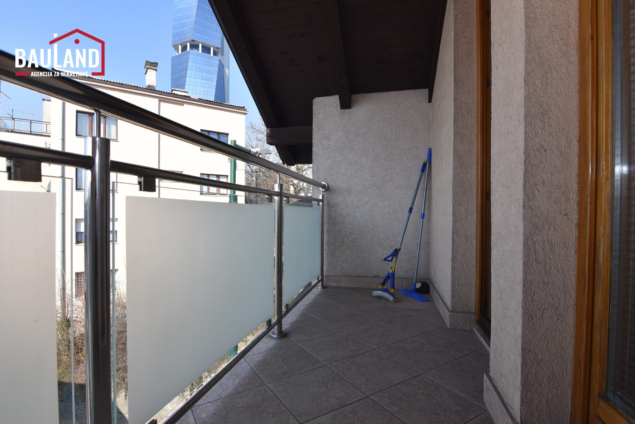 8 iznajmljuje se trosoban namješten stan u ulici Kalemova Općina Centar