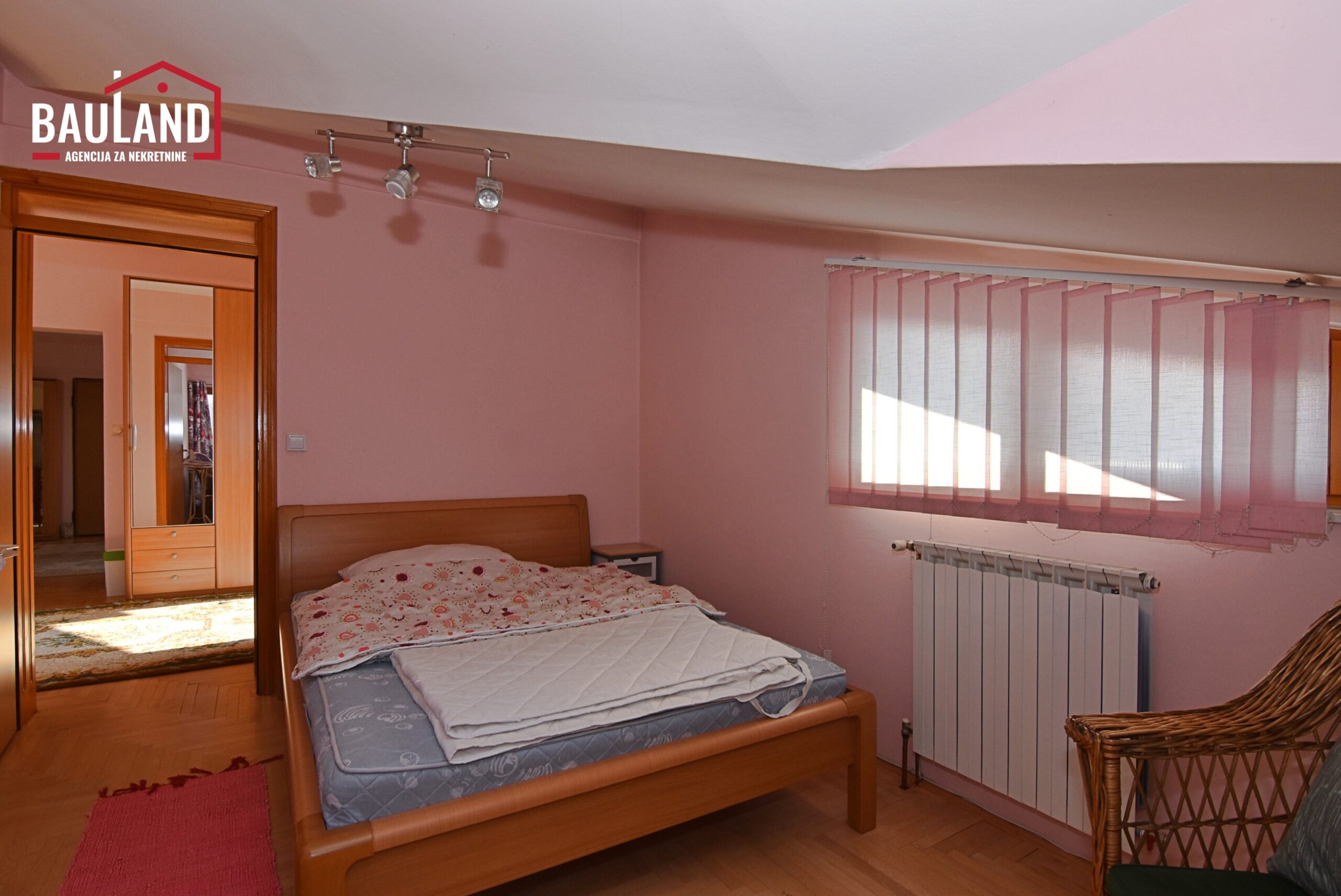 11 trosoban namješten stan za najam 100m2 II sprat ul. Kalemova