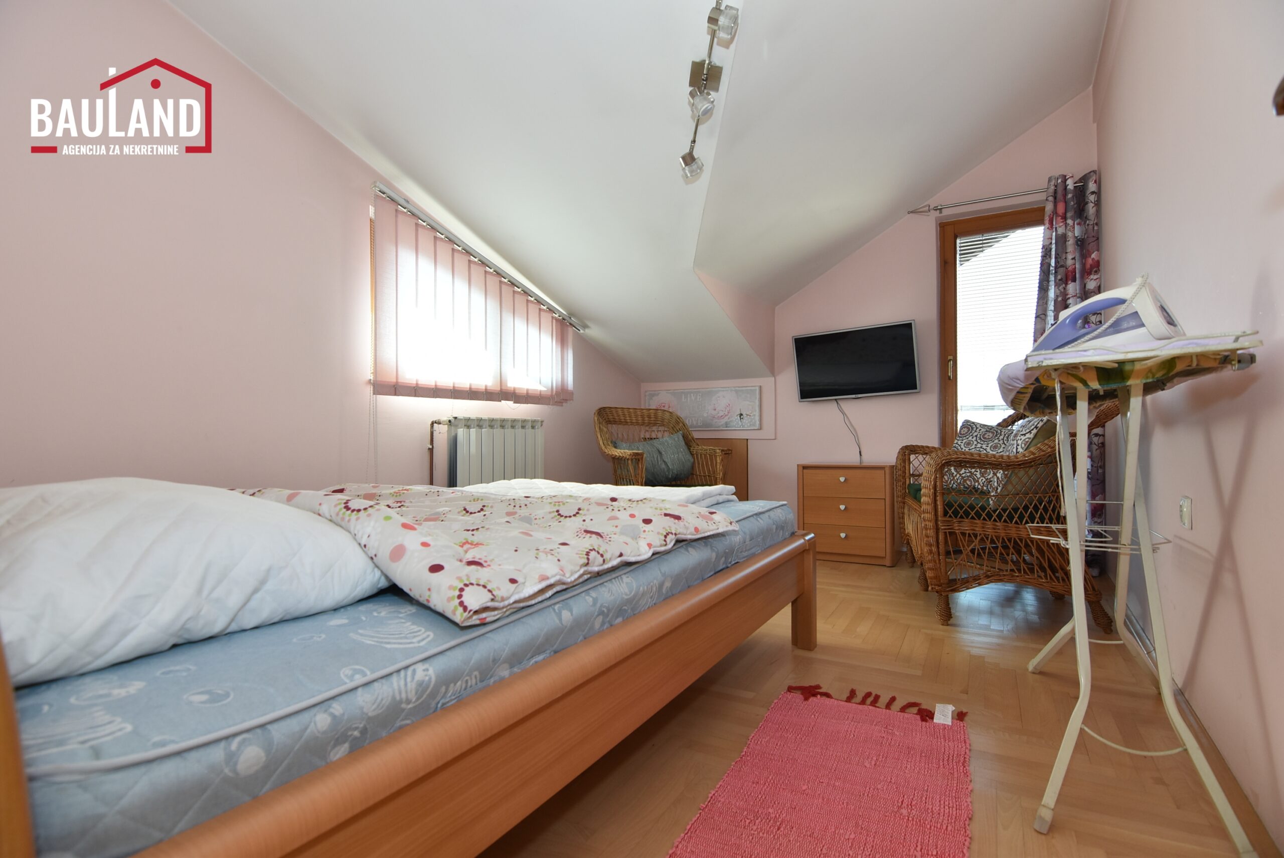 12 iznajmljuje se trosoban namješten stan u ulici Kalemova Općina Centar