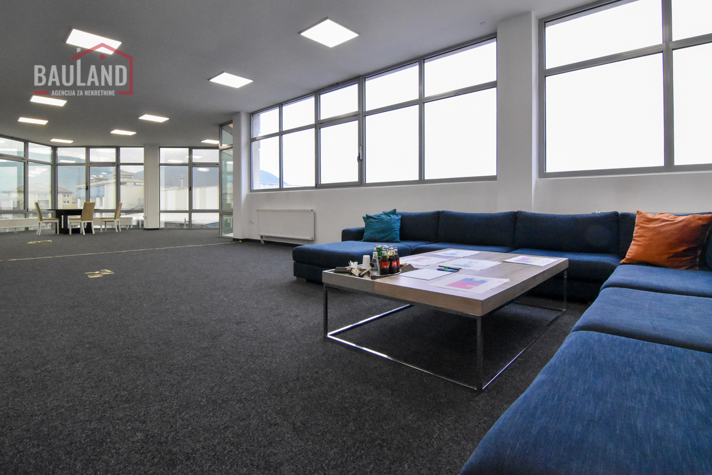 Gewerbebereich mit 147m² Fläche in einem Geschäftscenter in Stup