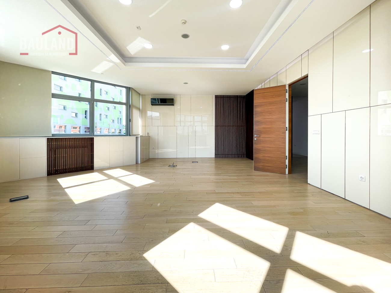 Moderner Büroraum mit 166 m² Fläche im Business Center in Stup