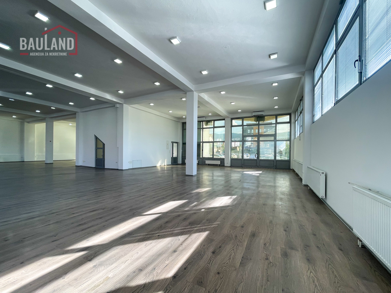 Erdgeschossiger Geschäftsort mit 740 m², an der Hauptstraße